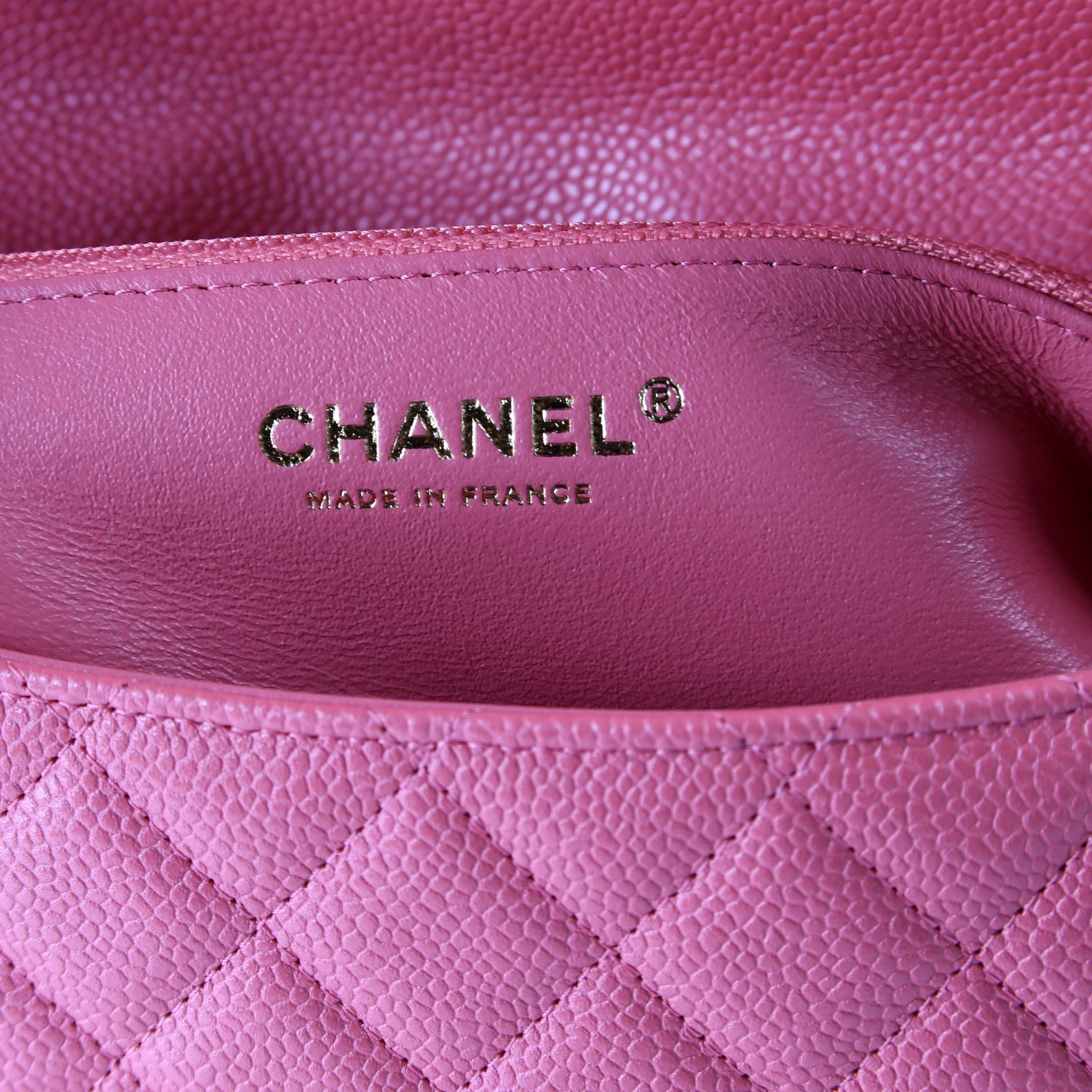 Classic Flap Clutch Caviar 26M