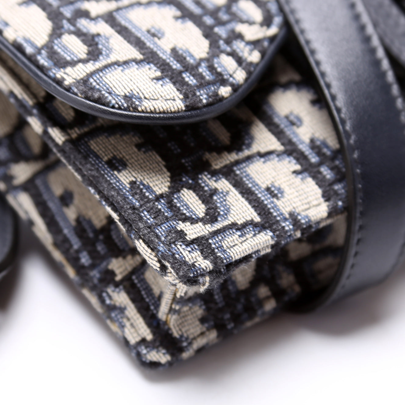 Slim Saddle Belt Bag Oblique