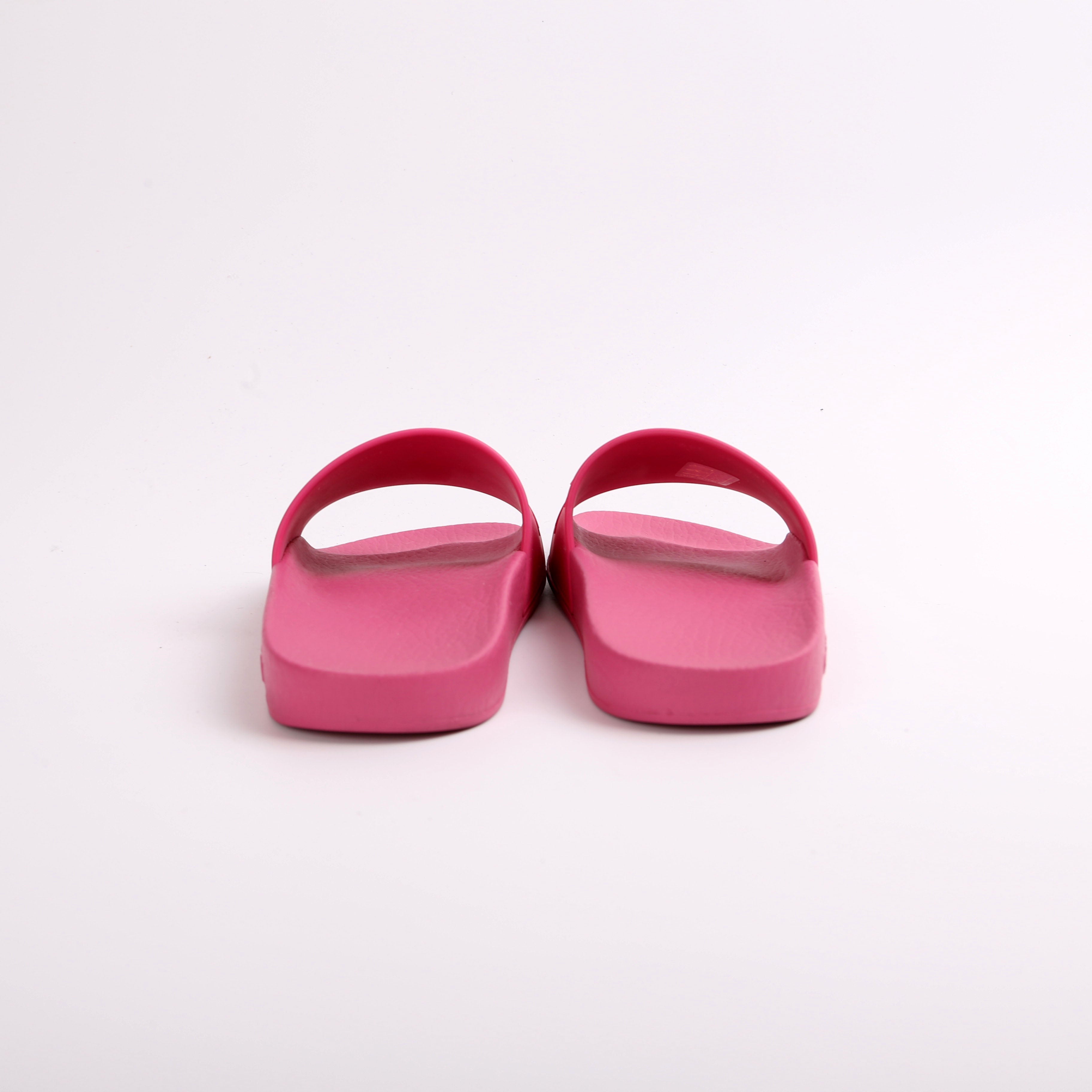 Gucci Pursuit Logo Rubber Slides Size 35