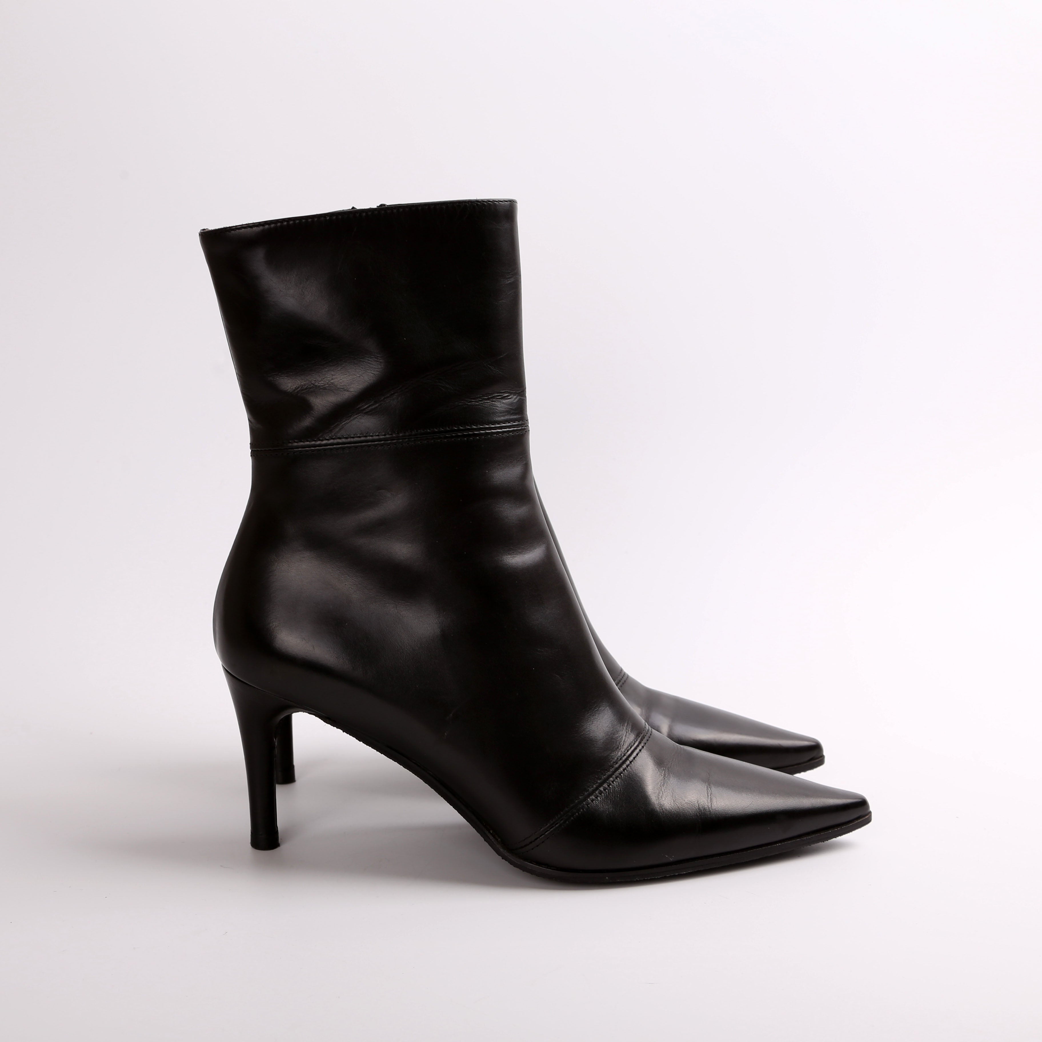 Gucci Leather Pointed Toe Boots Size 38.5