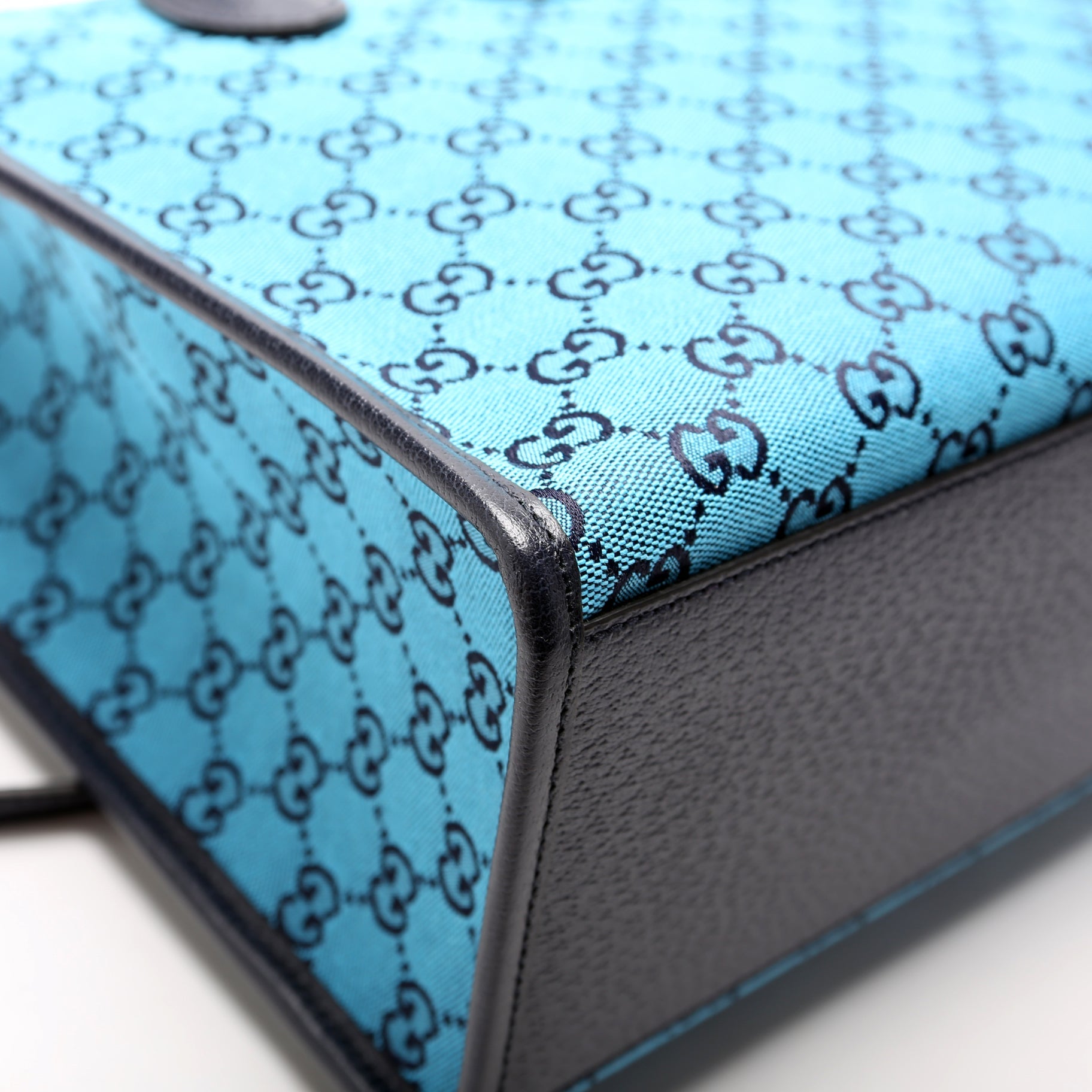 659983 GG Canvas Interlocking GG Small Tote