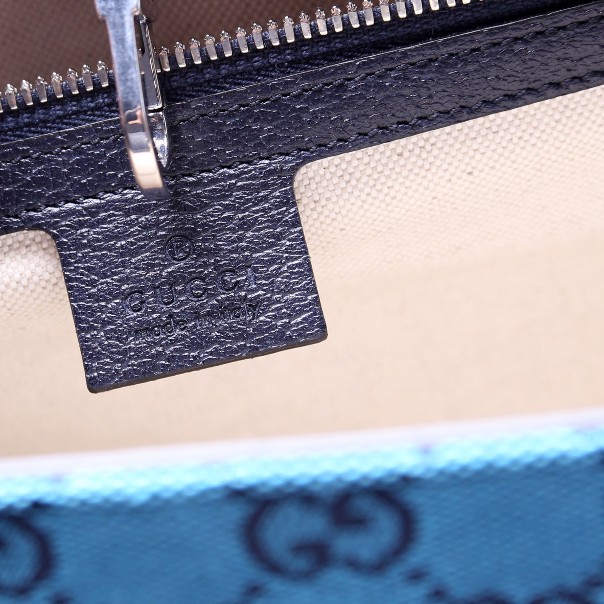 659983 GG Canvas Interlocking GG Small Tote
