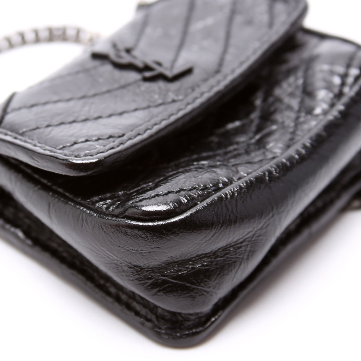 Niki Crinkle Leather Airpods Case 710844