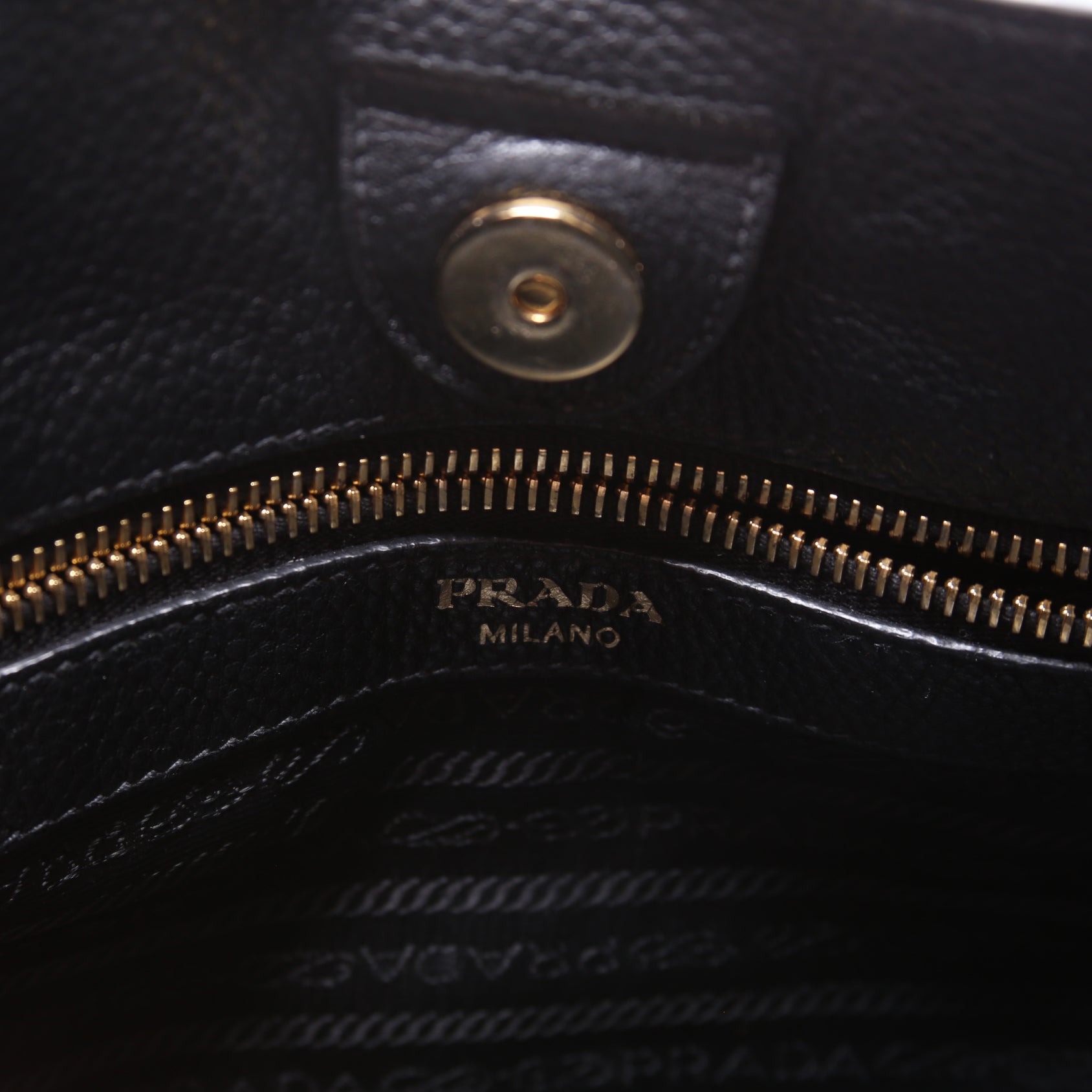 Vitello Daino Hobo Black