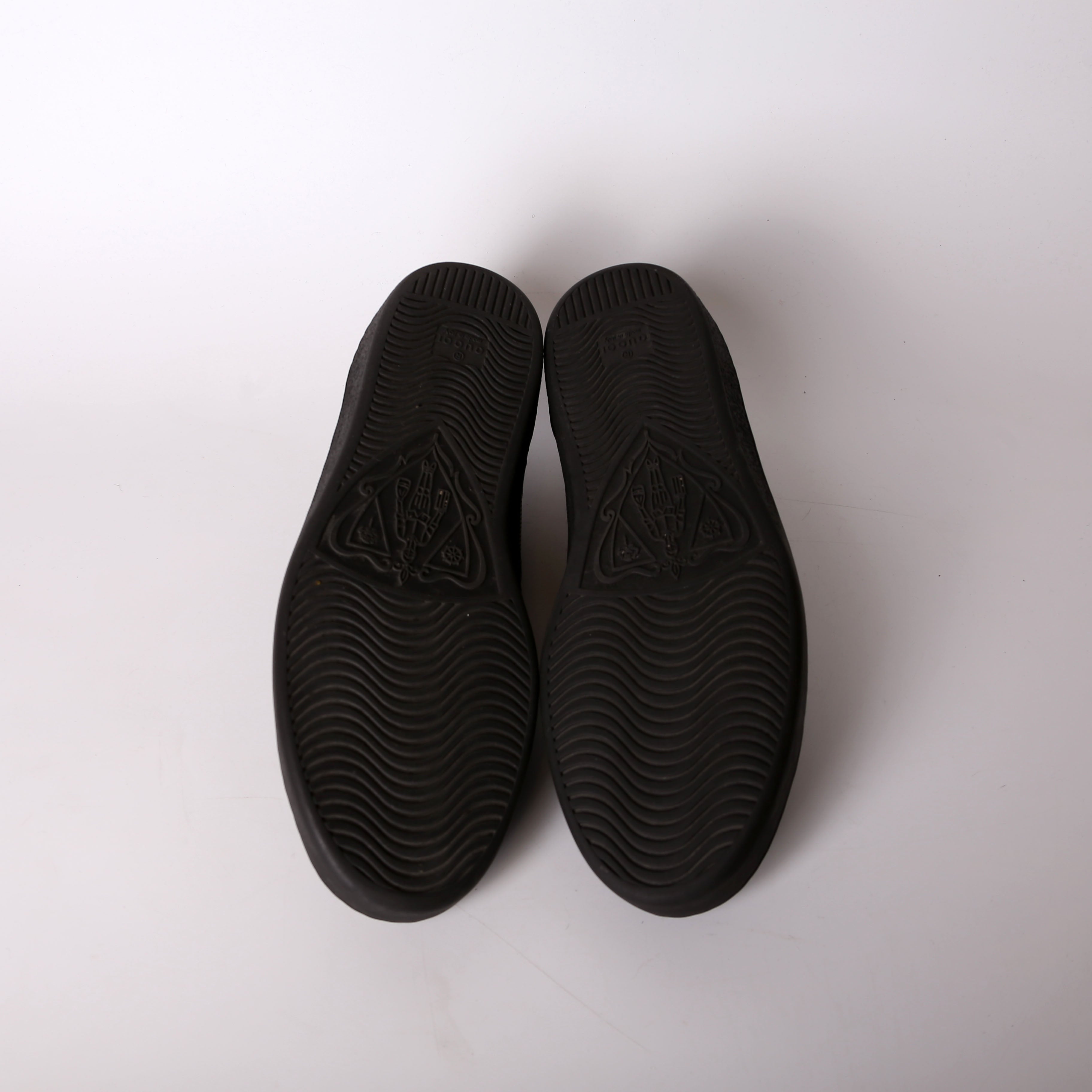Gucci GG Tennis Embossed Sneakers Size 42