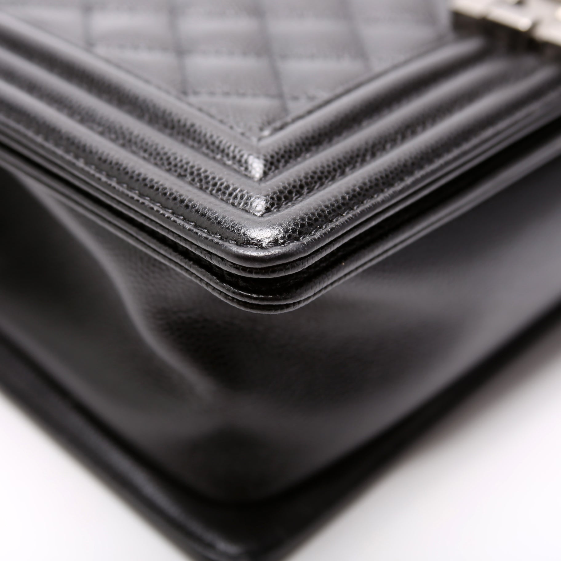 Boy Flap Medium Old Caviar RFID Black