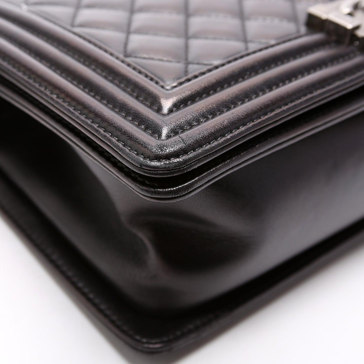 Boy Flap Medium Old Lambskin 23M Black