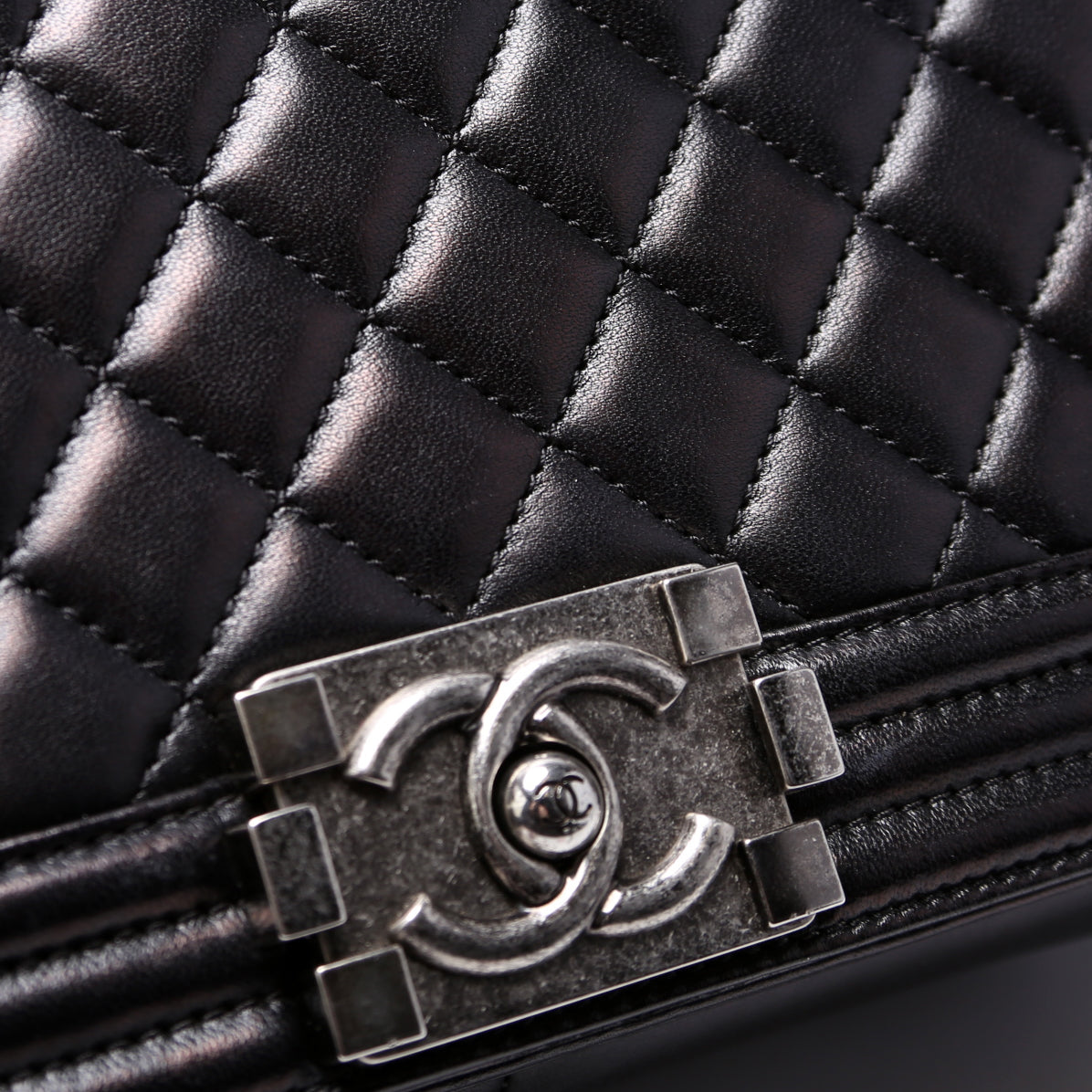 Boy Flap Medium Old Lambskin 23M Black