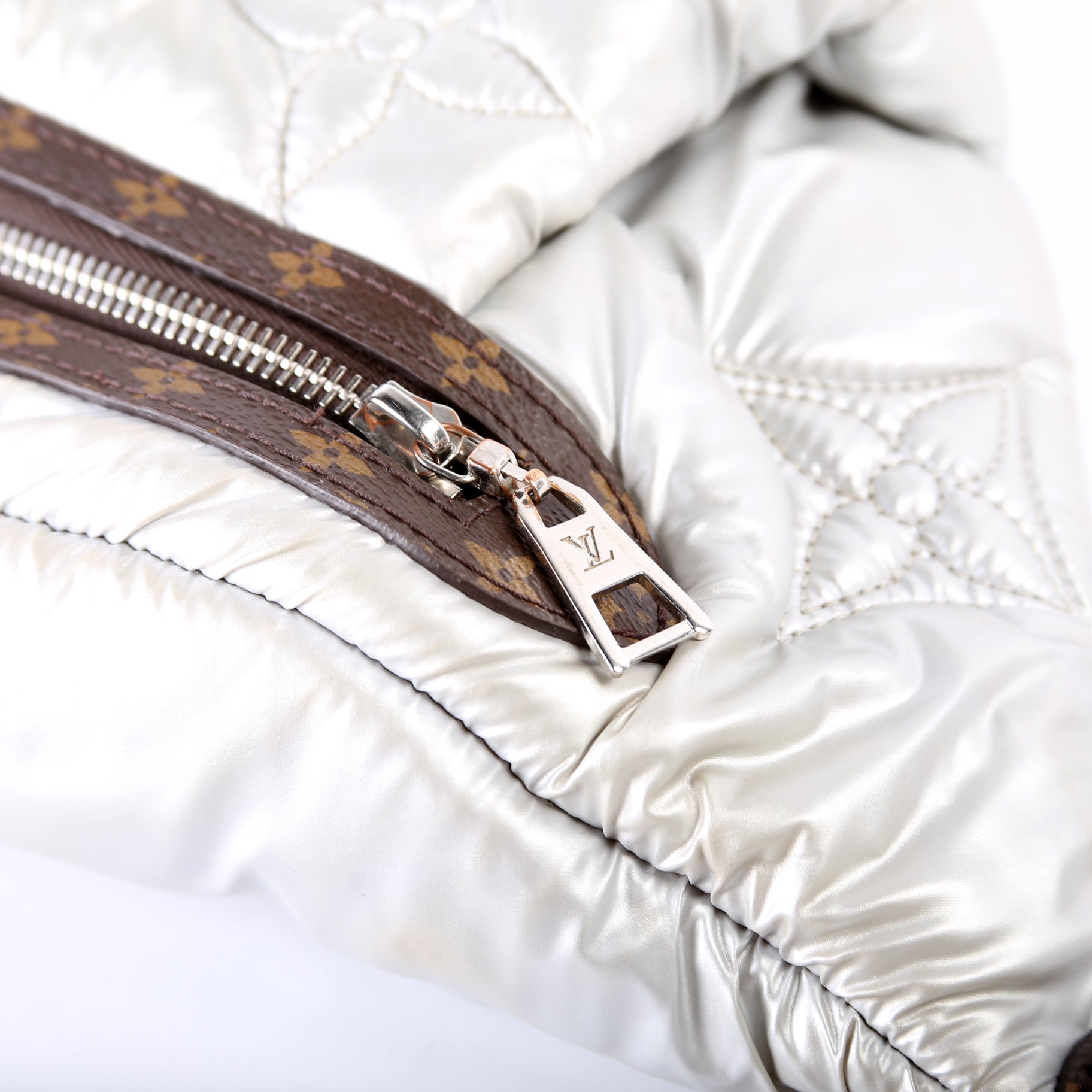Maxi Bumbag Pillow Monogram Silver