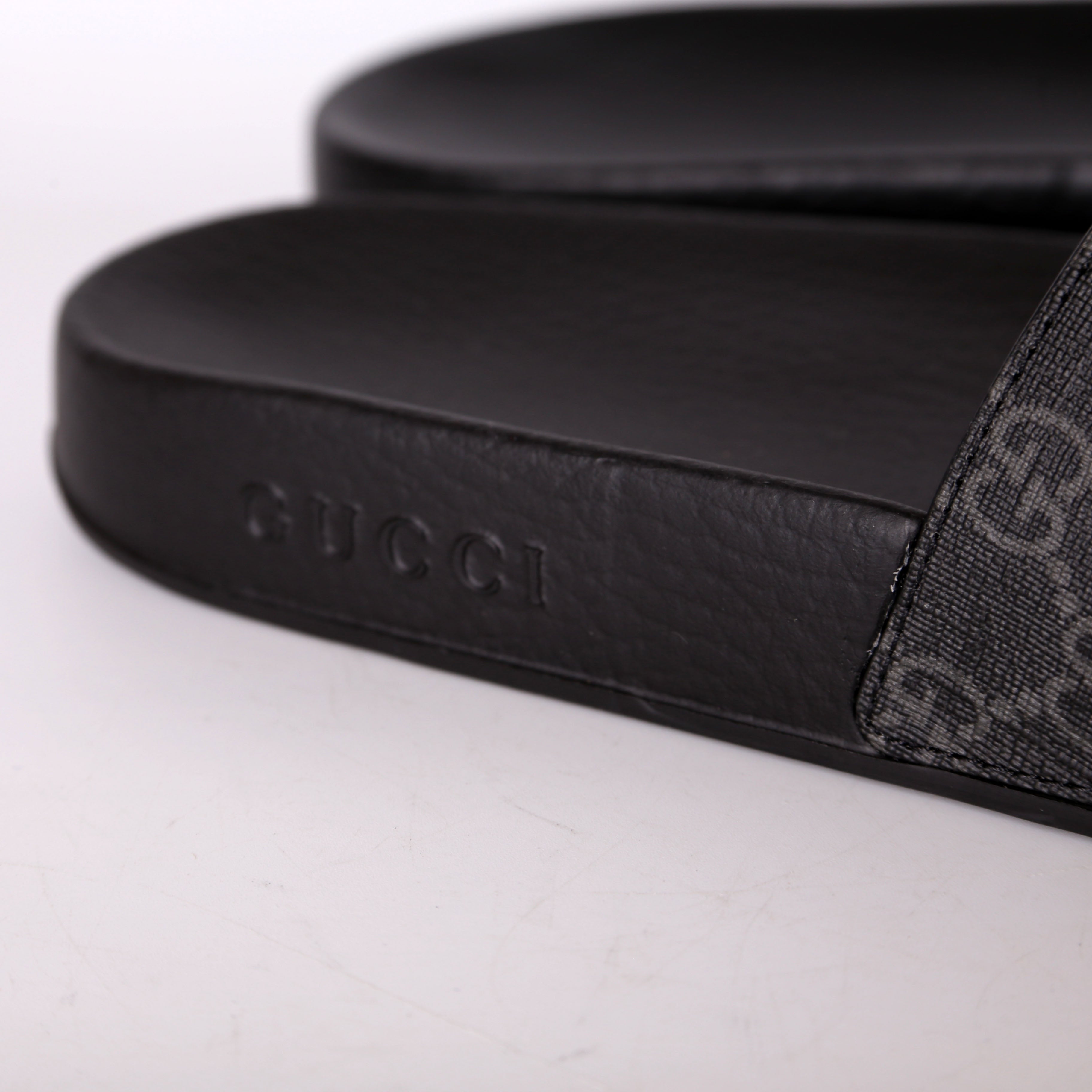 GG Super Tiger Rubber Slides Size 40