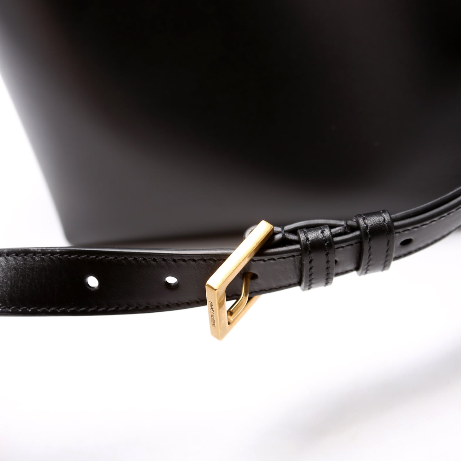 Le 37 Bucket Bag Shiny Leather 742828 Black