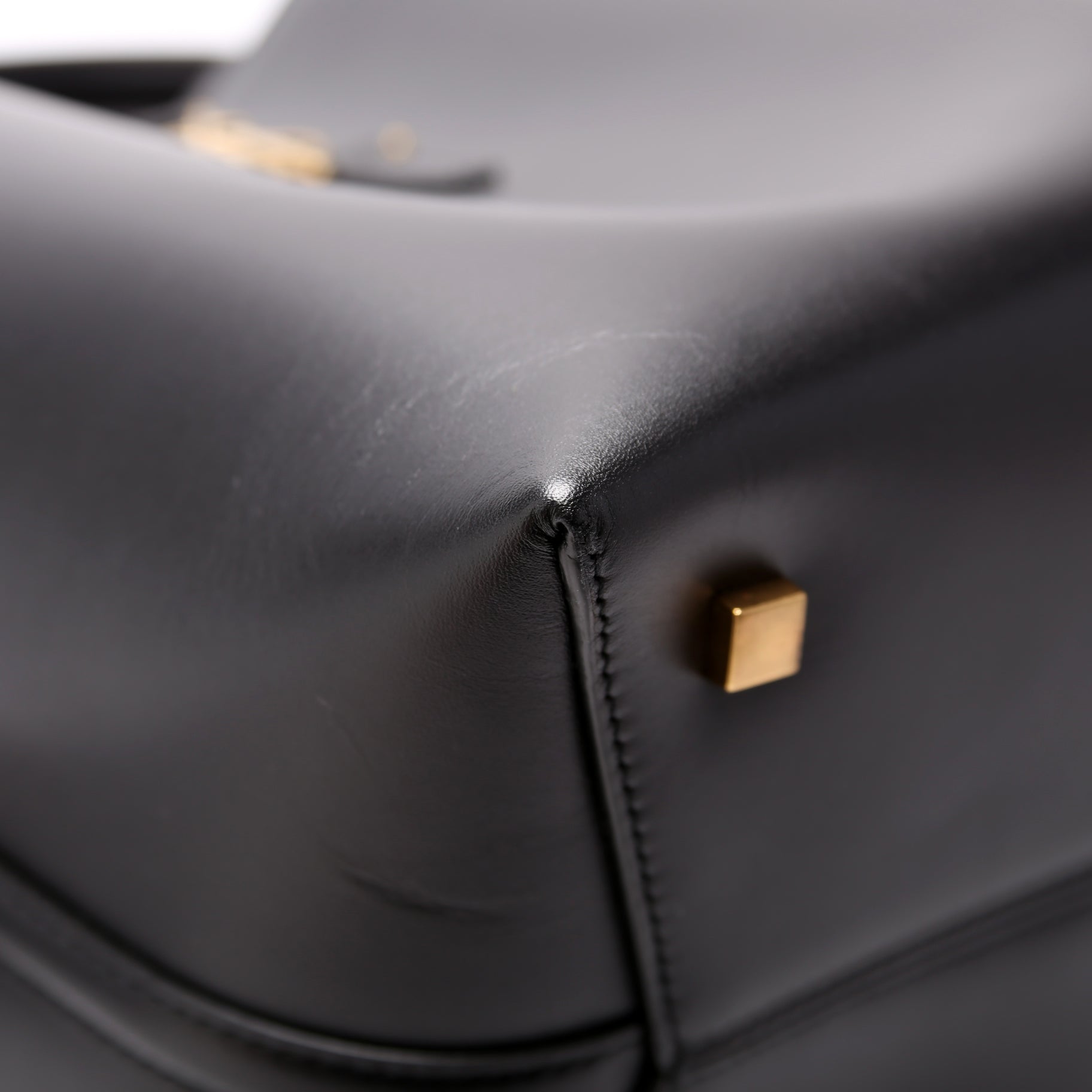 Le 37 Bucket Bag Shiny Leather 742828 Black