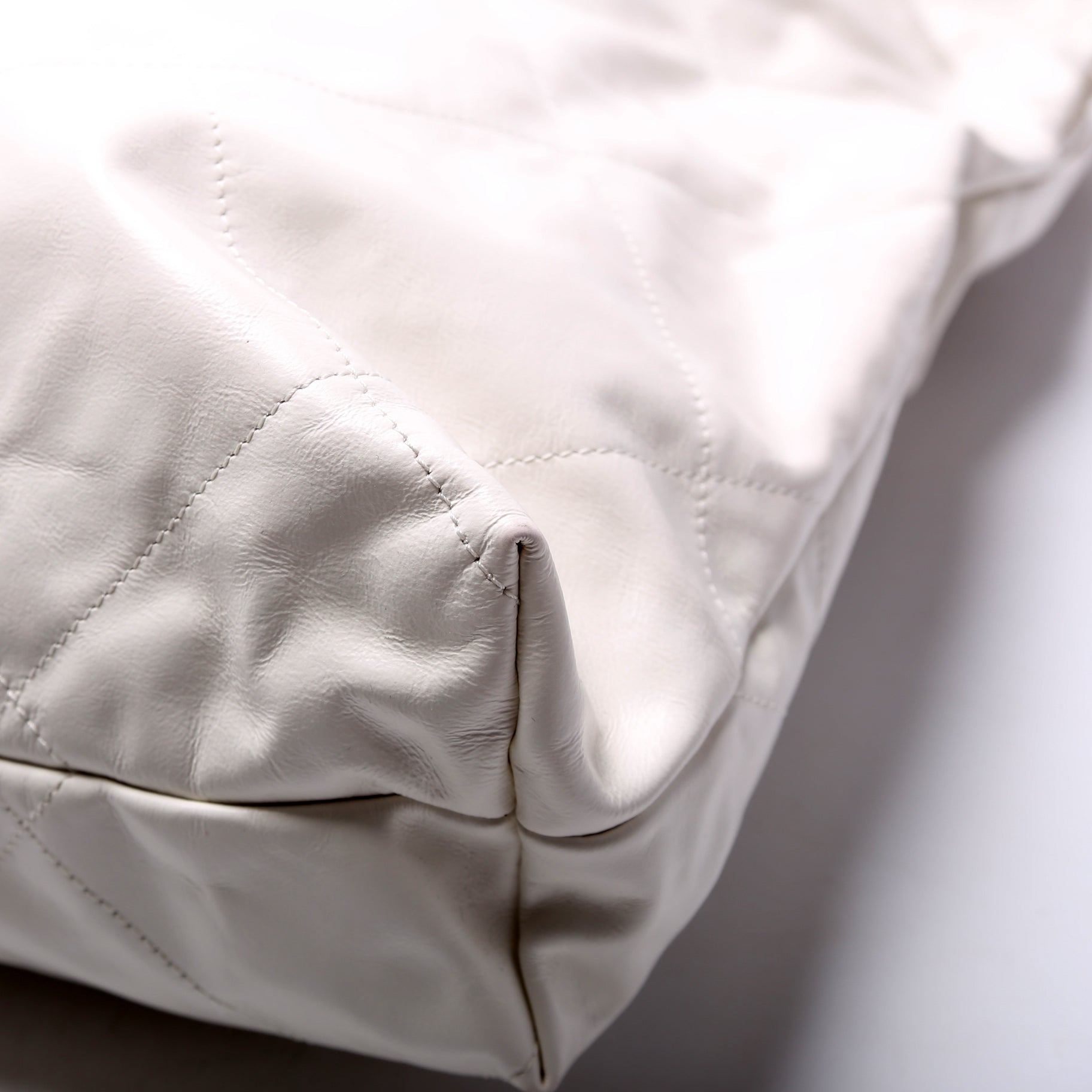 Chanel 22 Quilted Large Hobo White