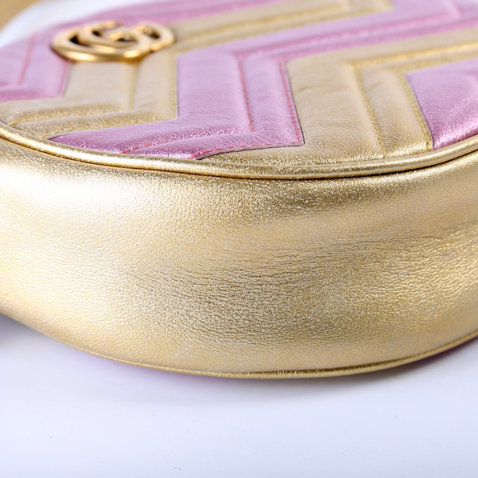 550454 Marmont Mini Round Gold/Pink