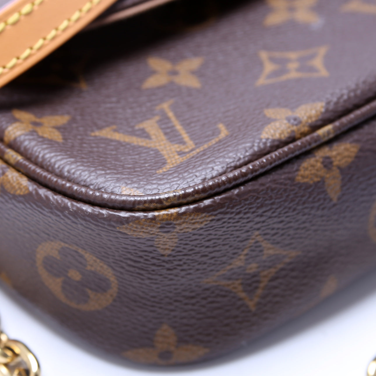 Ivy Wallet On Chain Monogram