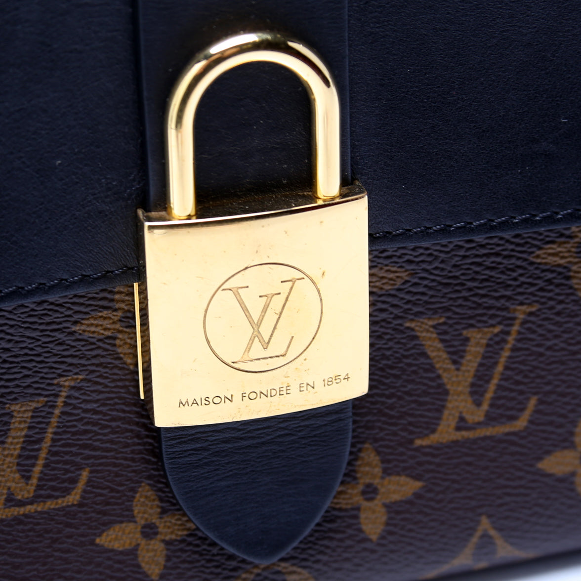 Locky BB Monogram Black