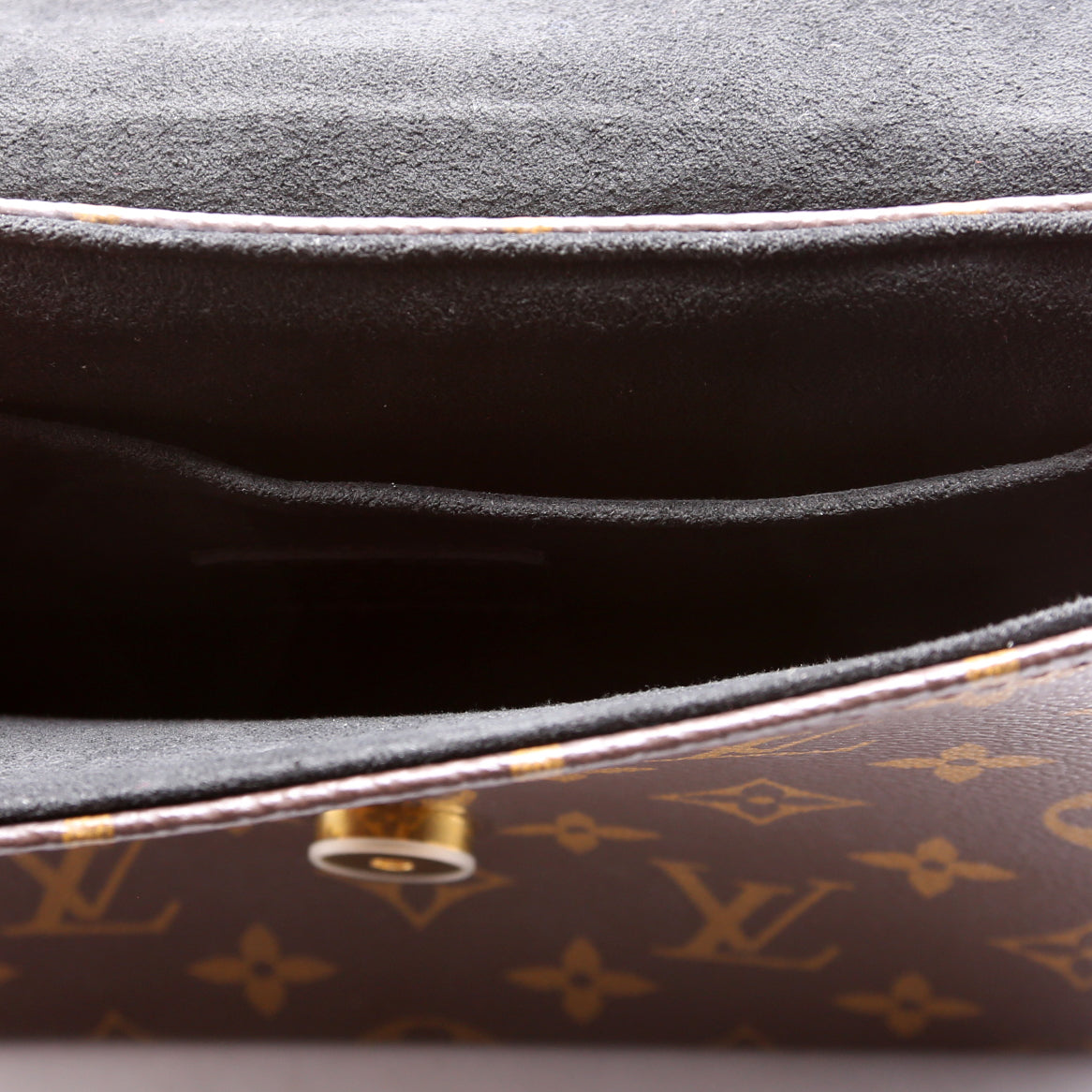 Locky BB Monogram Black