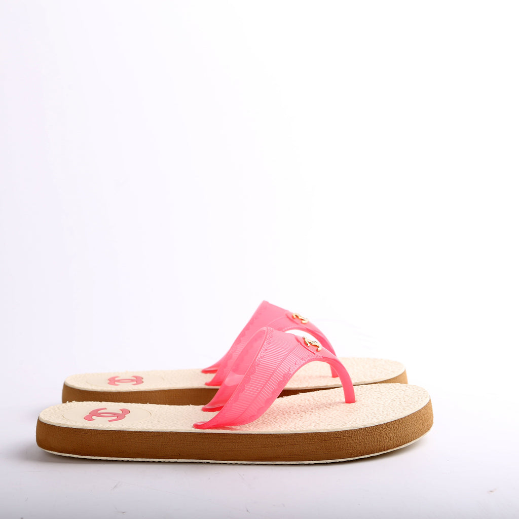 Interlocking CC Flip Flops Size 38