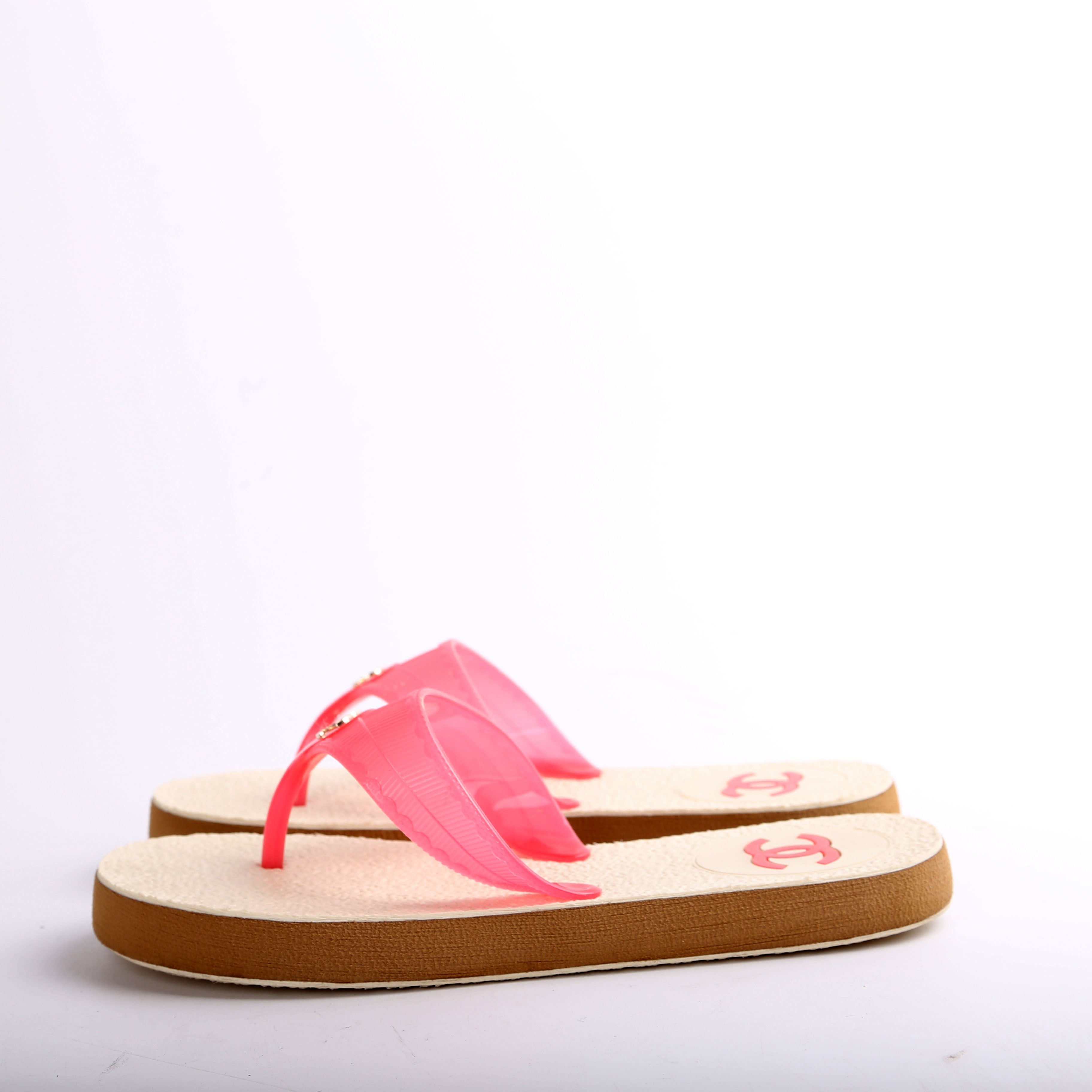 Interlocking CC Flip Flops Size 38