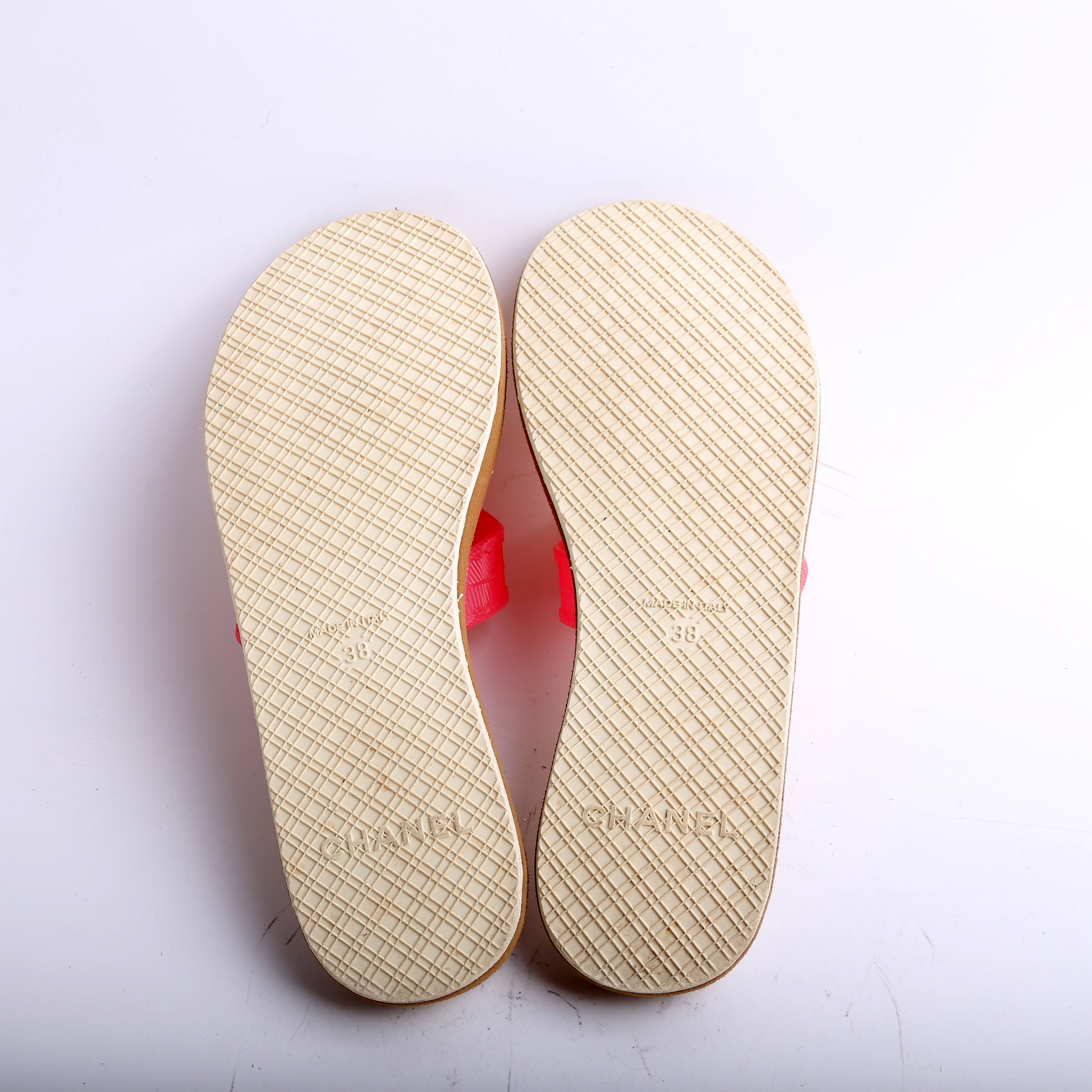 Interlocking CC Flip Flops Size 38