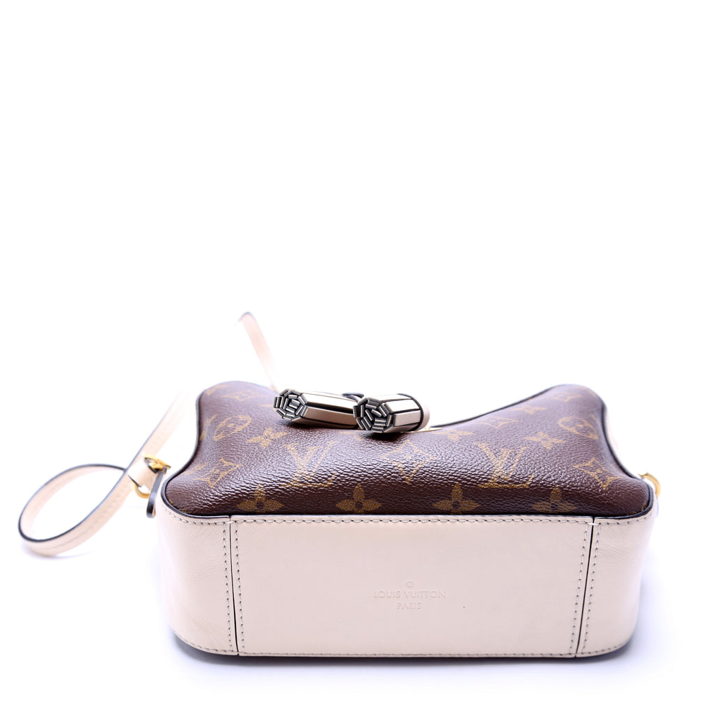 Saintonge Monogram White