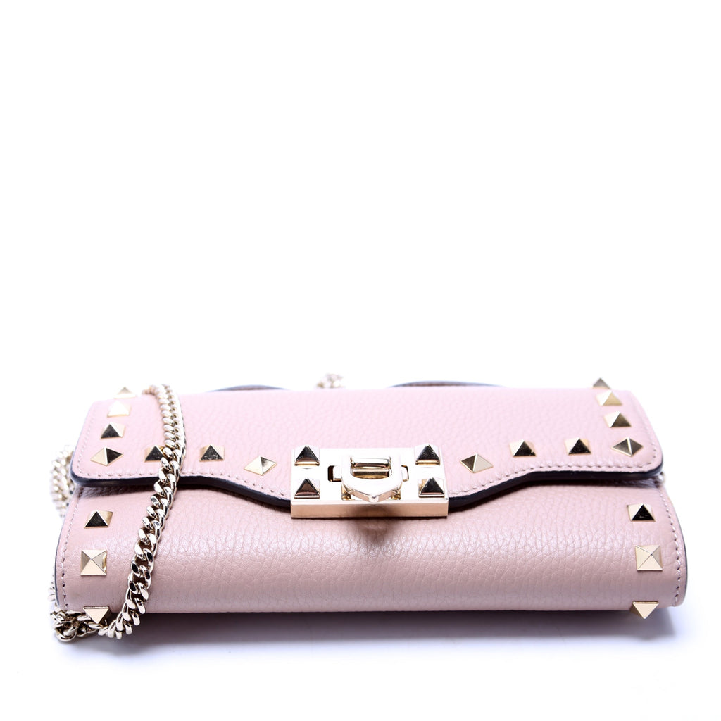 Rockstud Top Handle Chain Wallet Nude