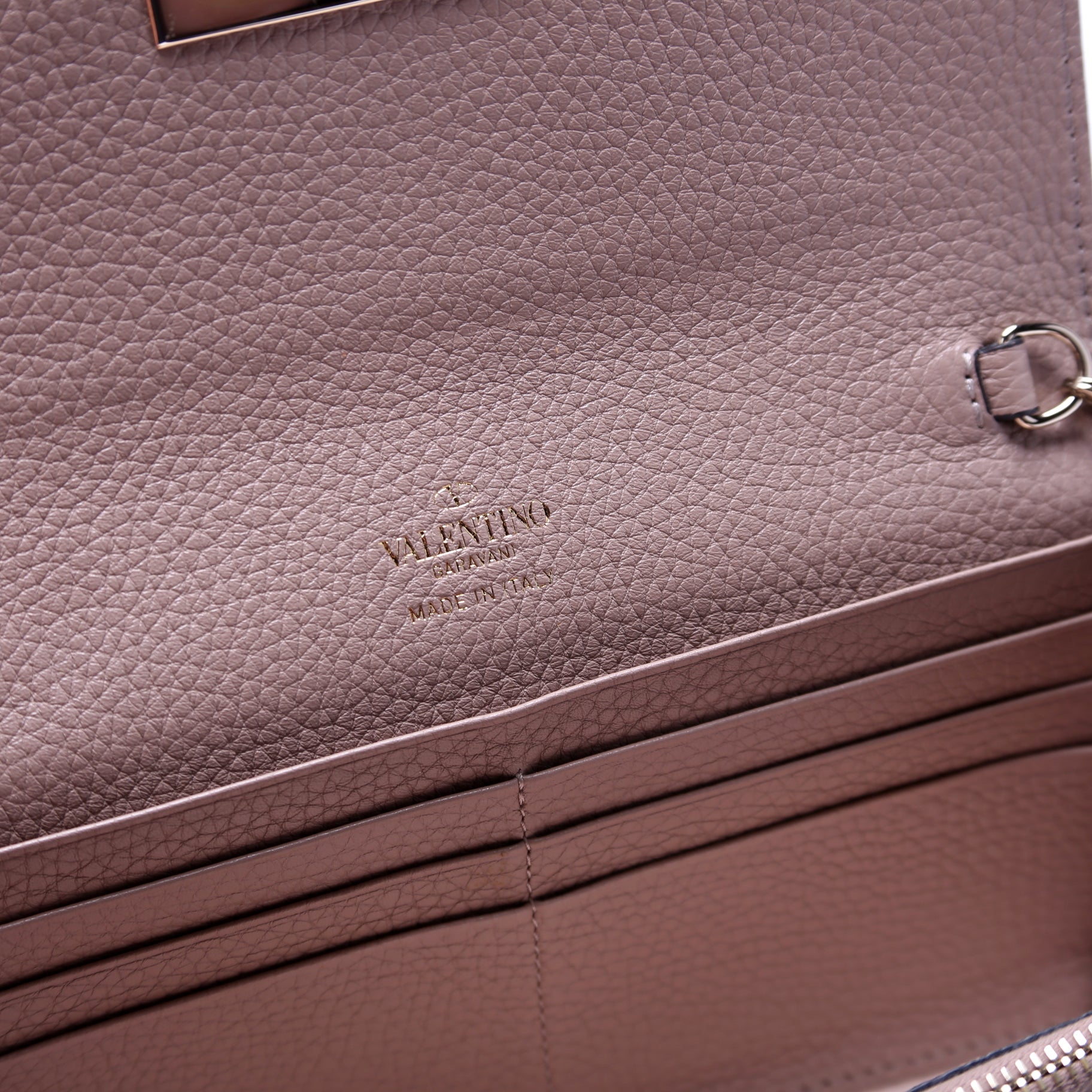 Rockstud Top Handle Chain Wallet Nude
