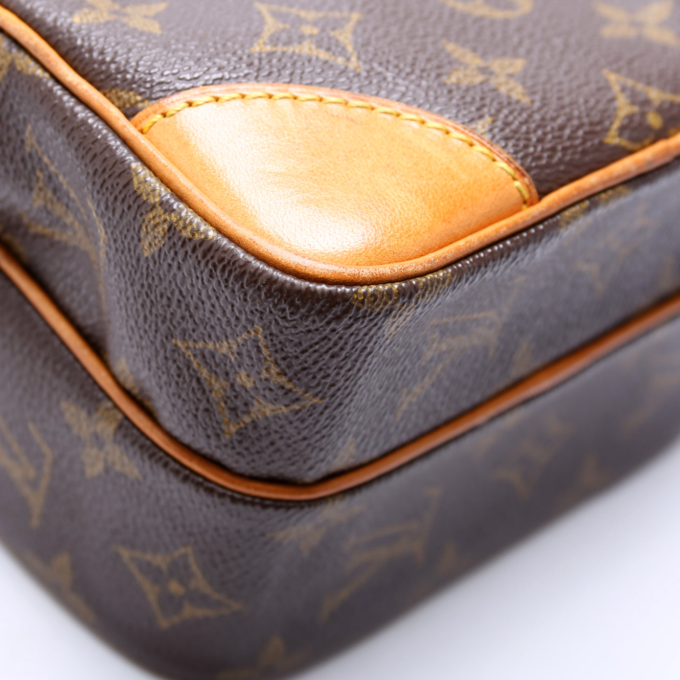 Amazone Monogram
