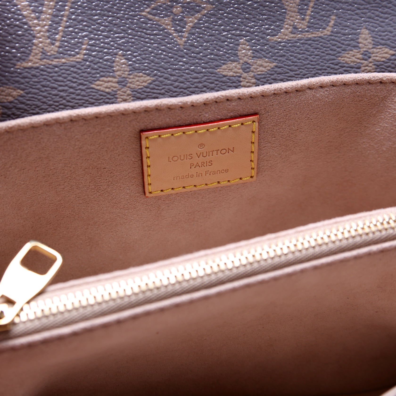 Pochette Metis East West Gray Monogram