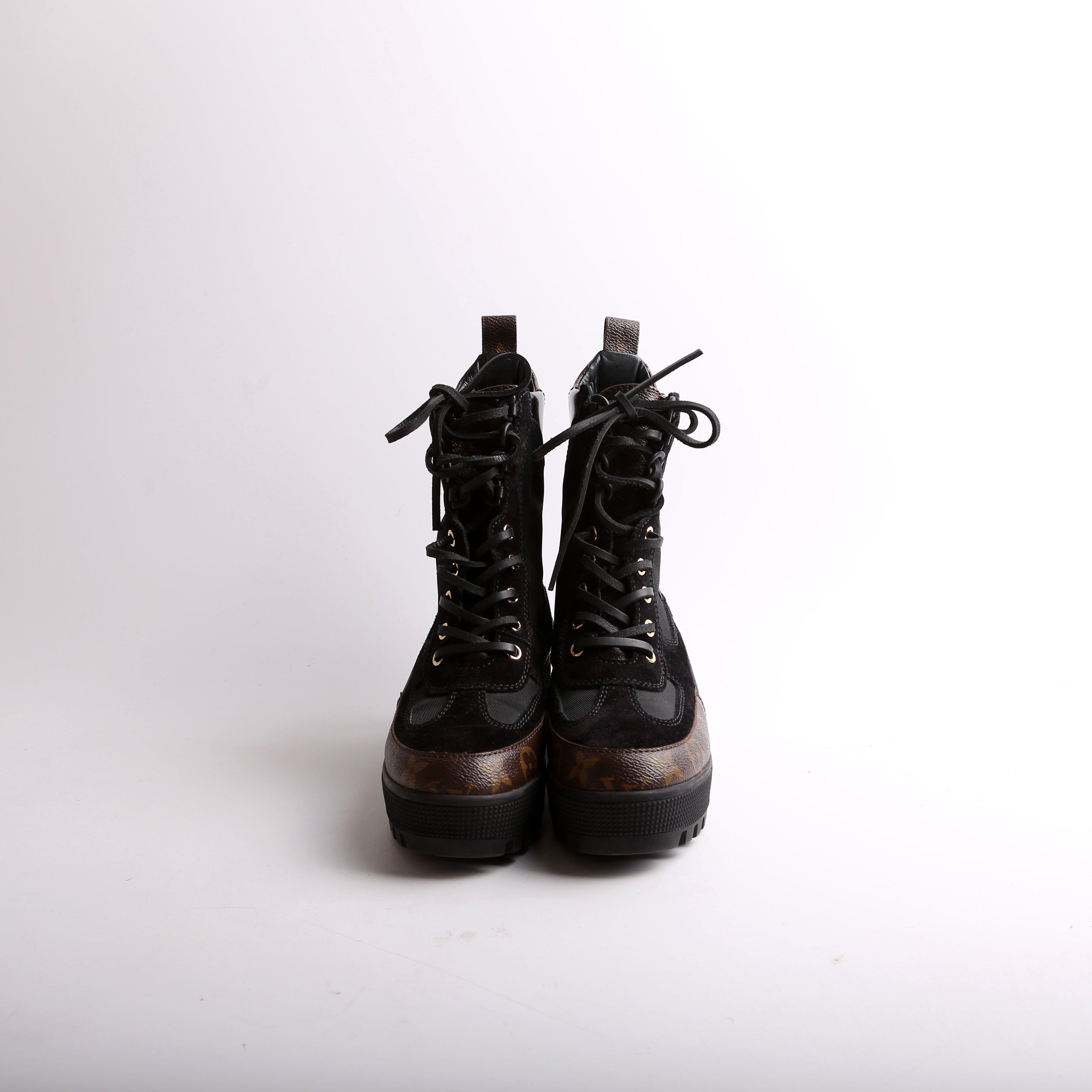 Laureate World Tour Desert Boots Size 36