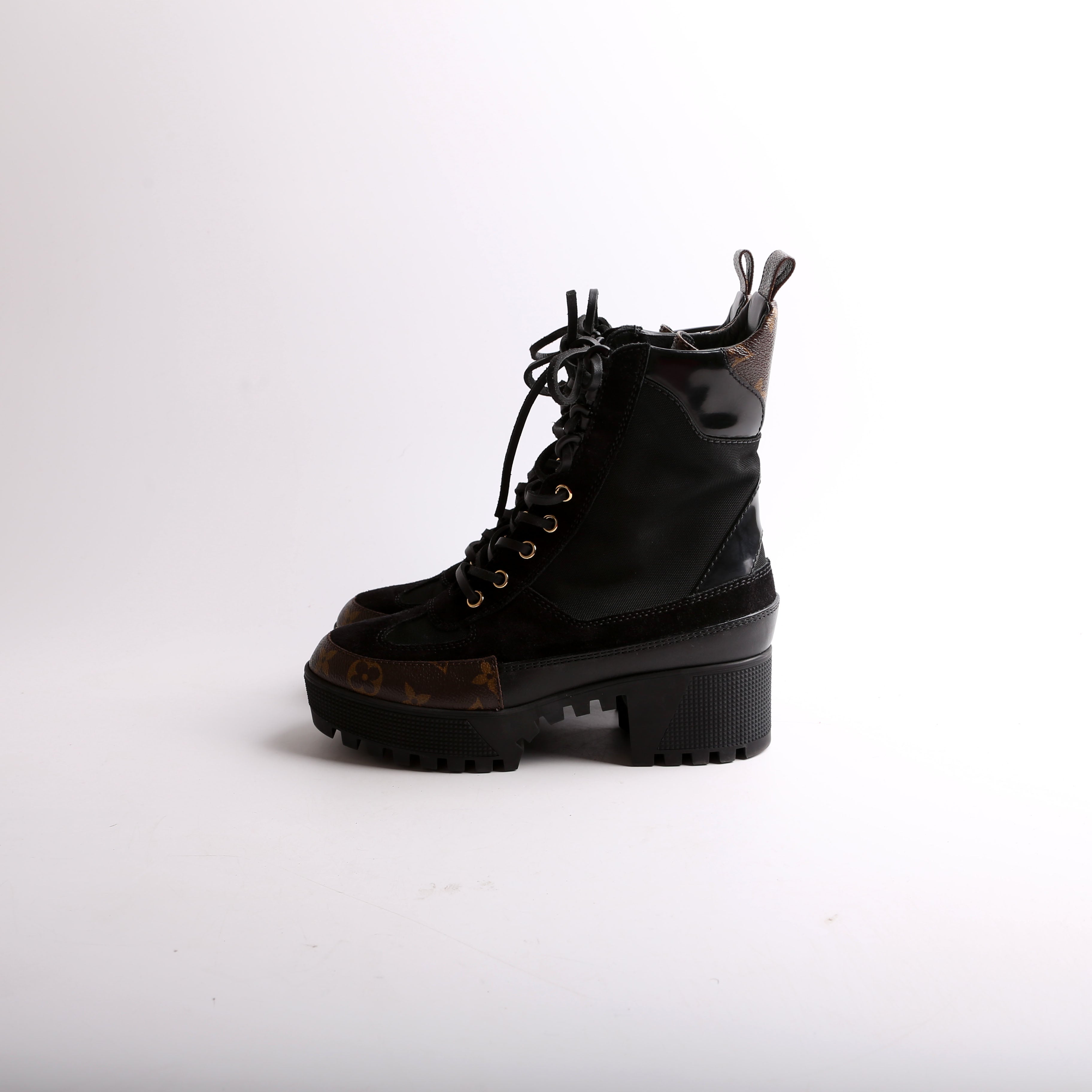 Laureate World Tour Desert Boots Size 36