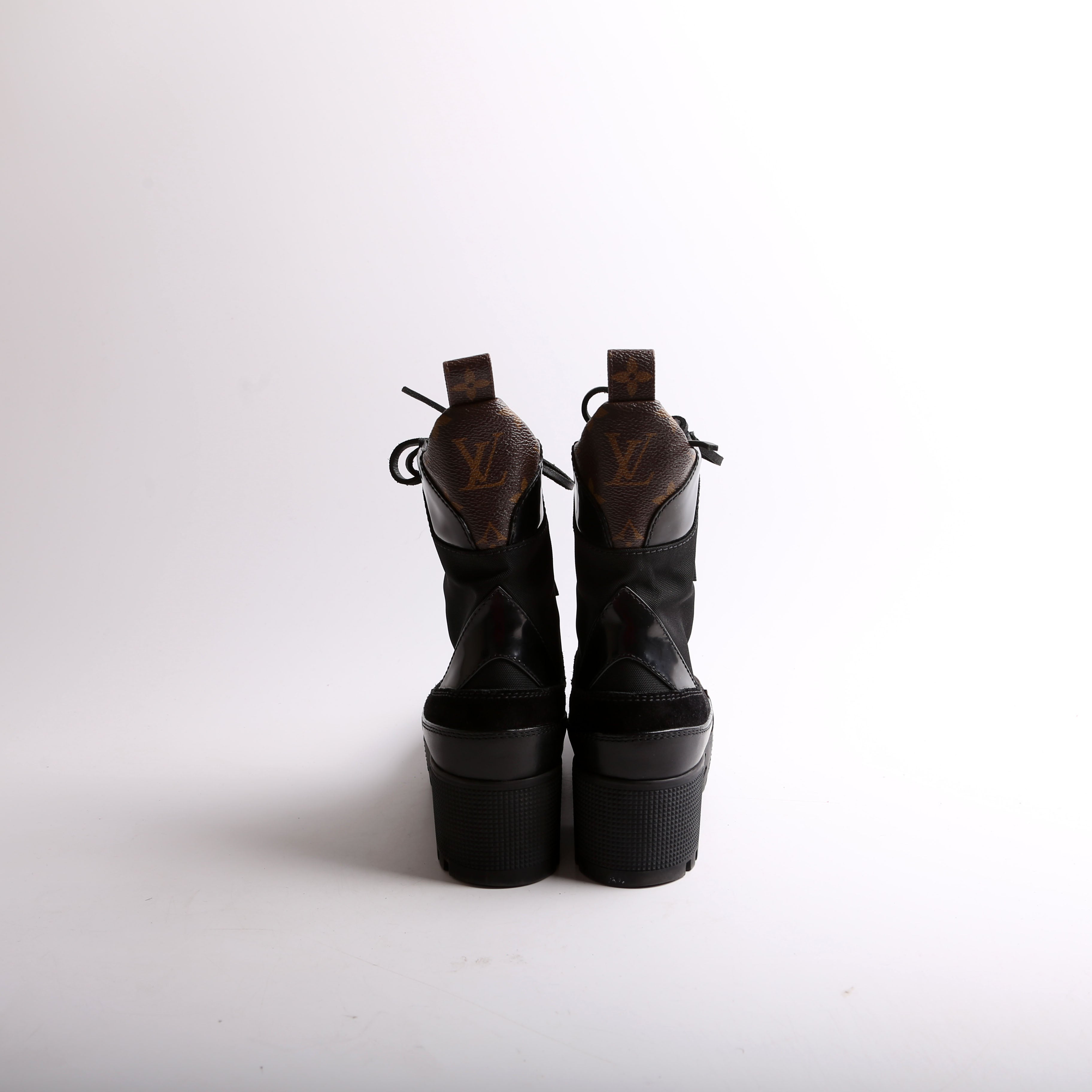 Laureate World Tour Desert Boots Size 36