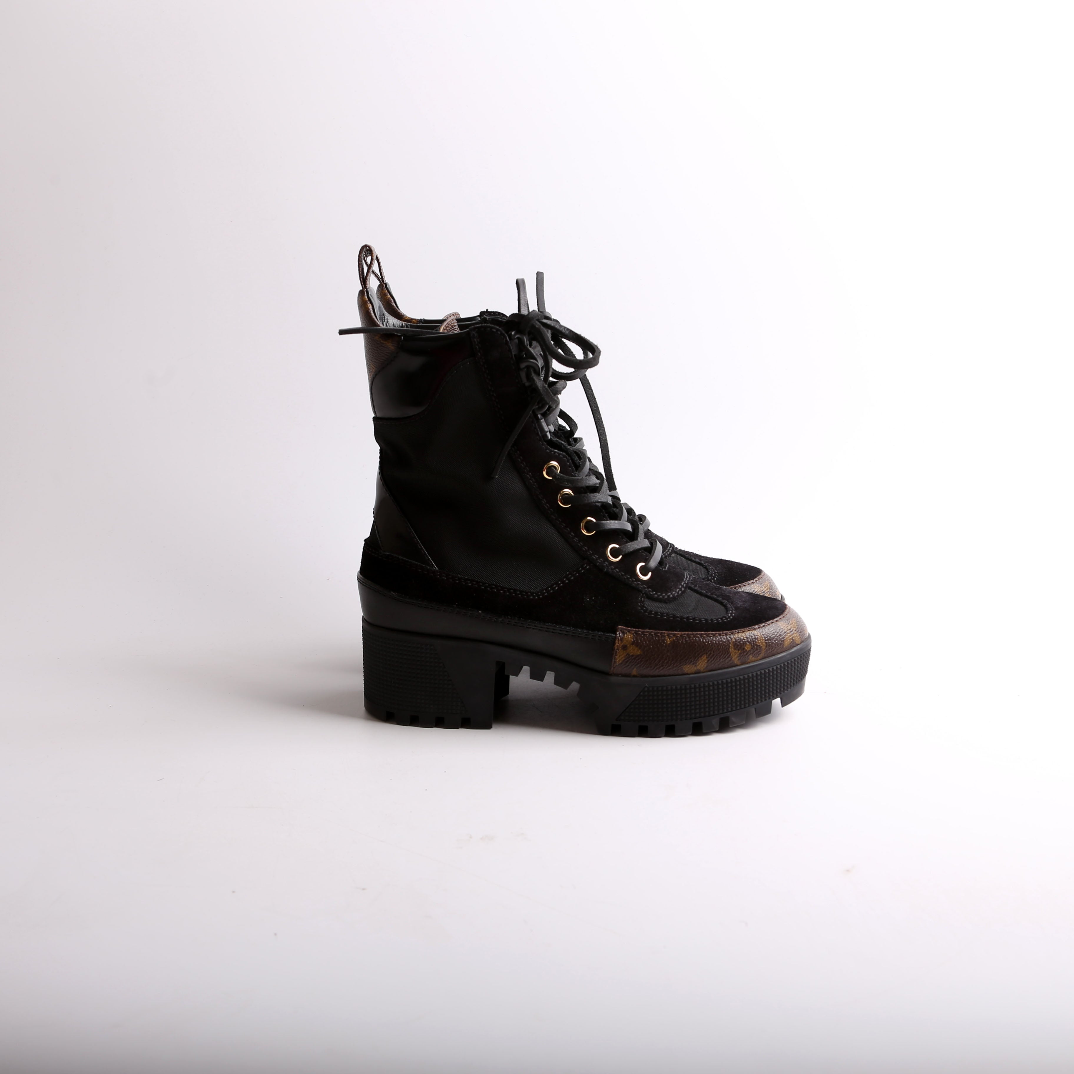 Laureate World Tour Desert Boots Size 36