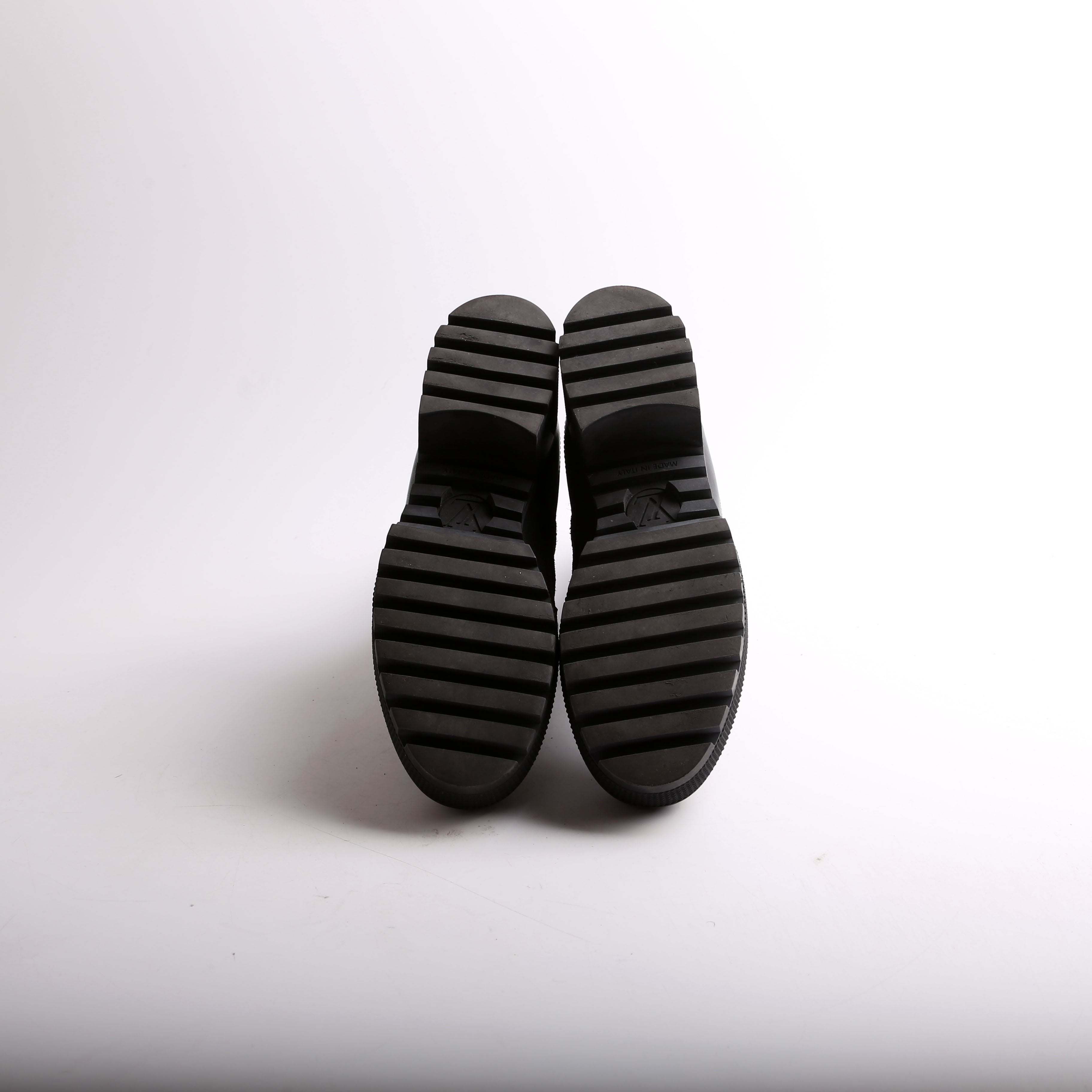 Laureate World Tour Desert Boots Size 36