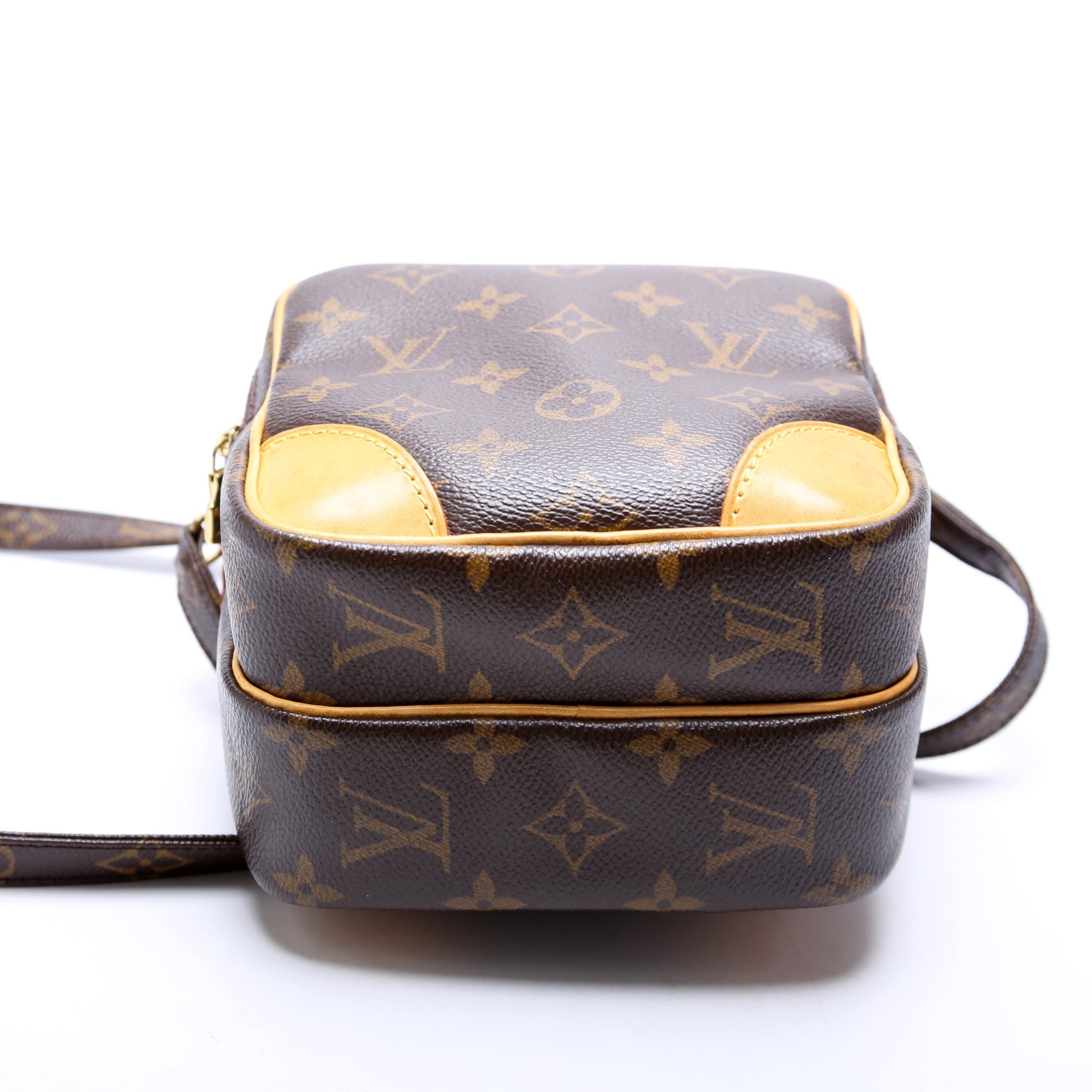 Amazone Monogram