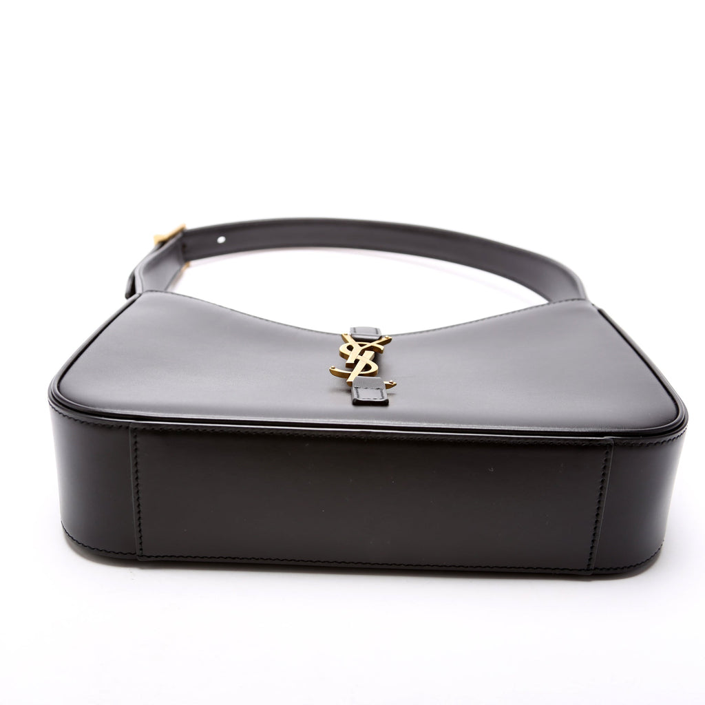 657228 Le A 5 7 Leather Hobo Black