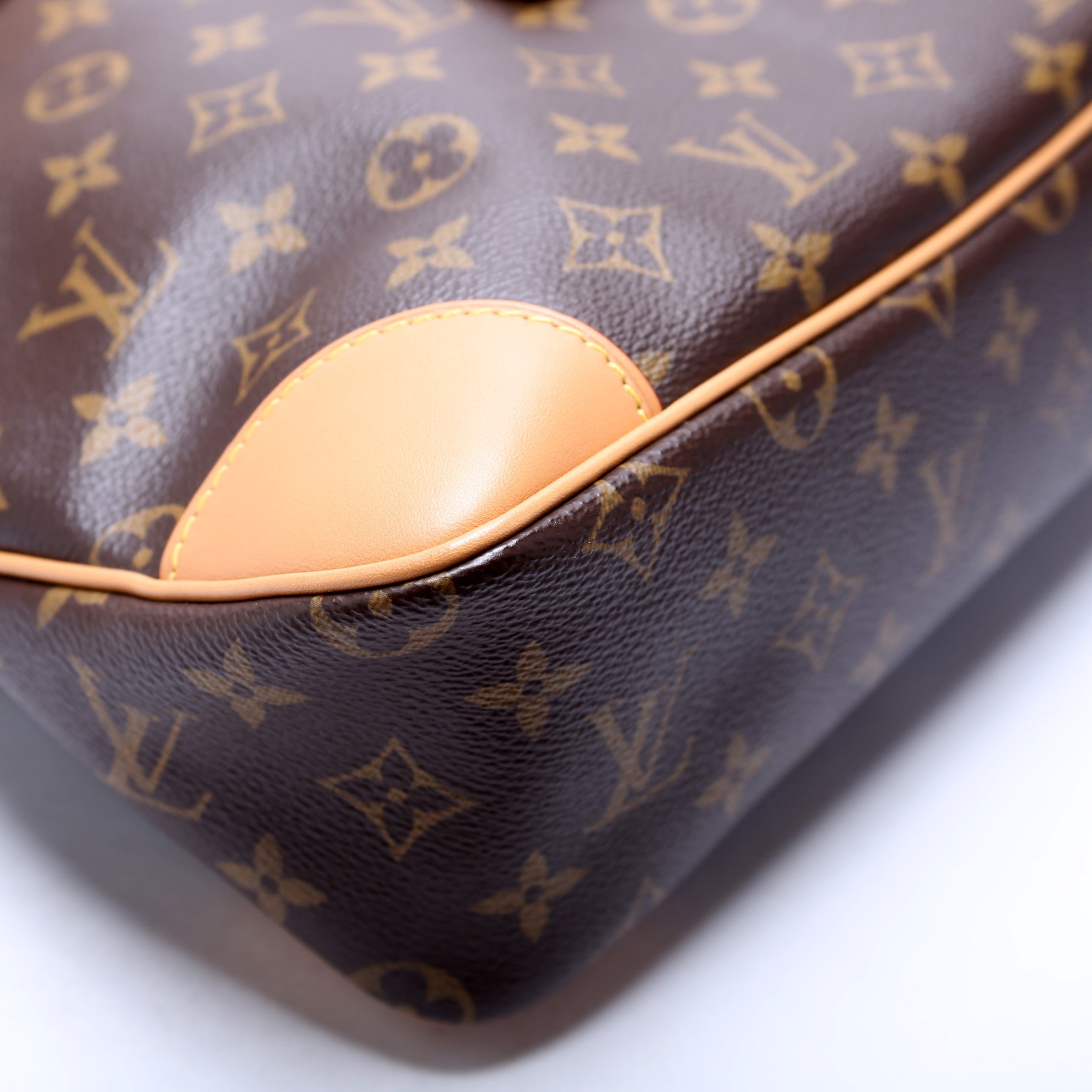 Odeon NM MM Monogram