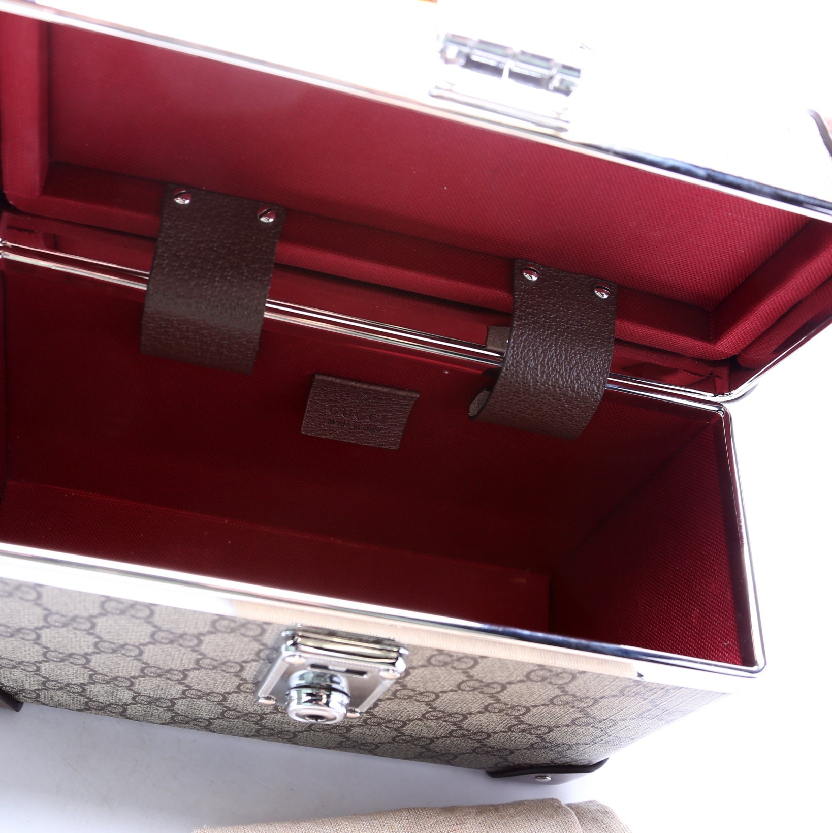 588351 Globe Trotter Vanity Brown