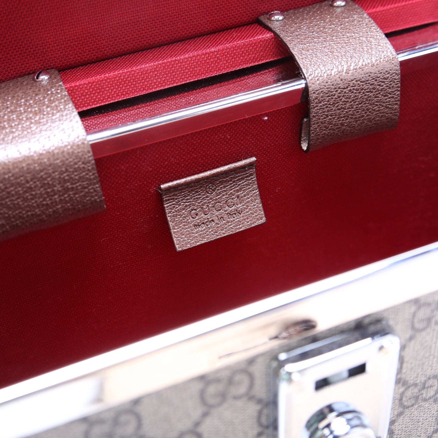 588351 Globe Trotter Vanity Brown