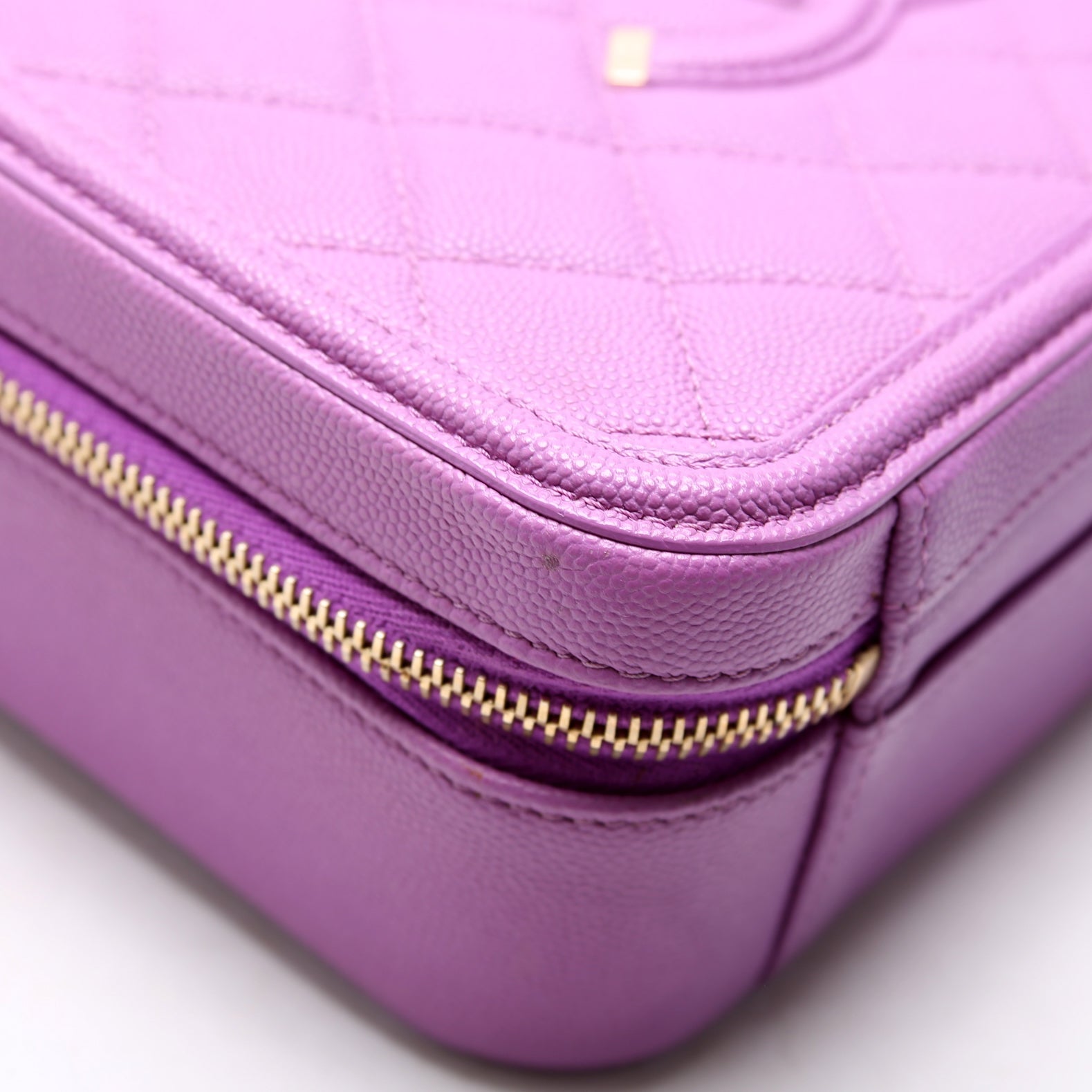 Filigree Vanity Case Medium 28M Purple