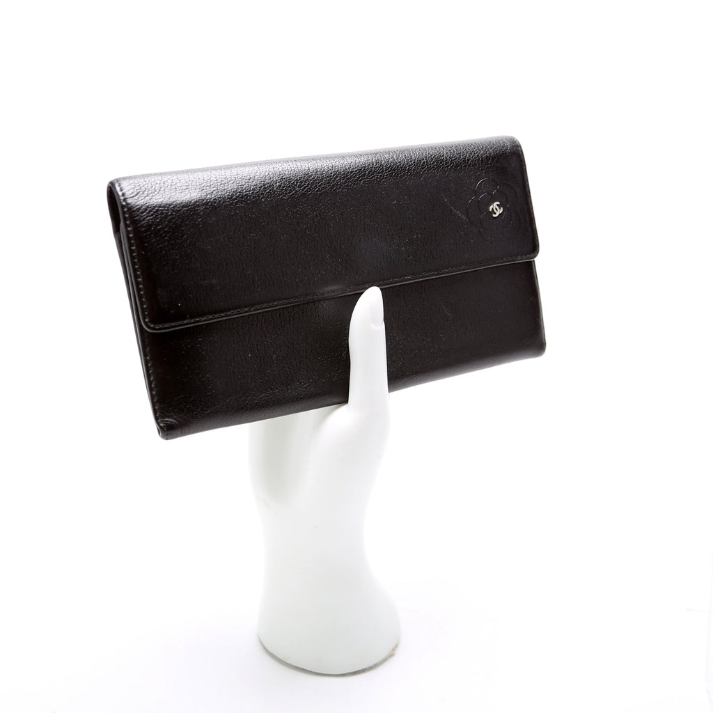 Camellia Flower Goatskin Flap Wallet 12M Black