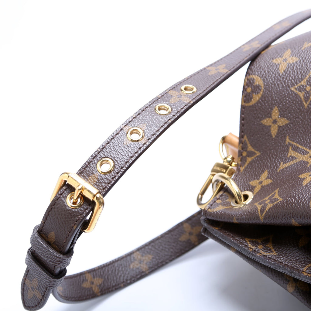 Metis Shoulder Monogram