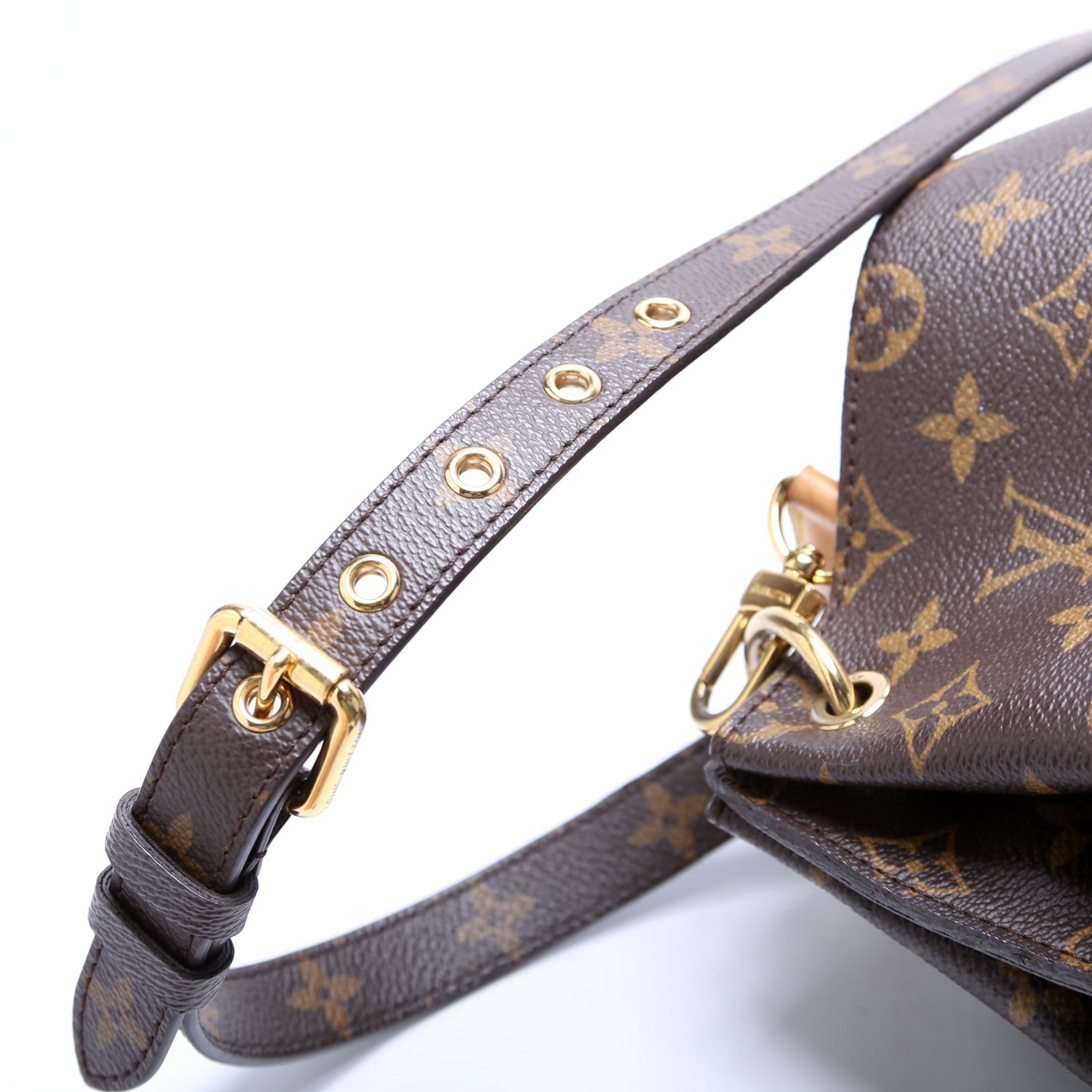 Metis Shoulder Monogram