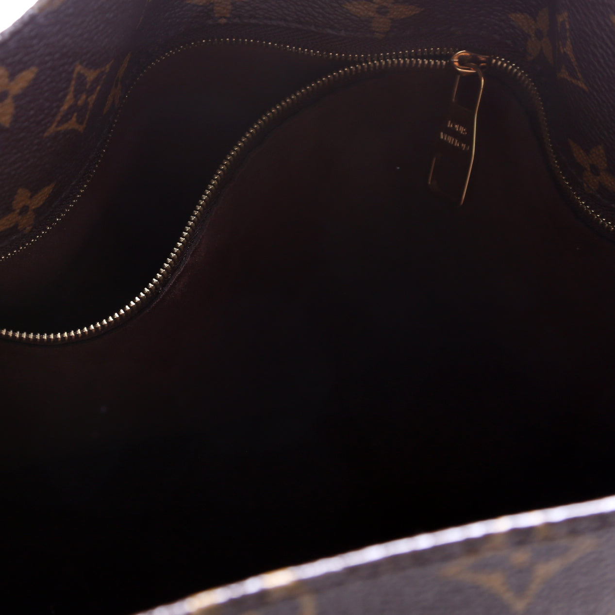 Metis Shoulder Monogram