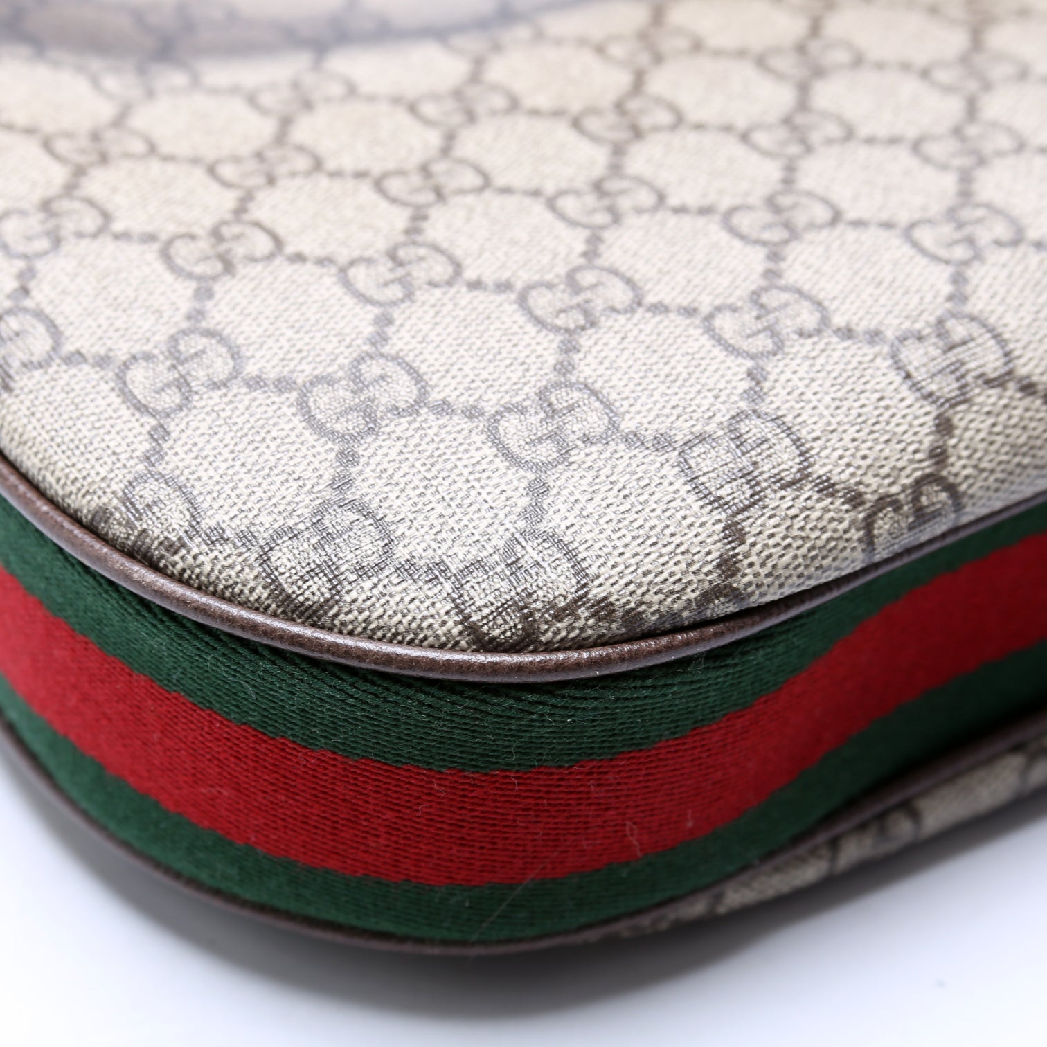 702823 Attache GG Supreme Shoulder Bag Medium