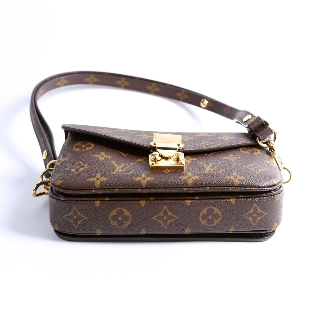 Pochette Metis East West Monogram