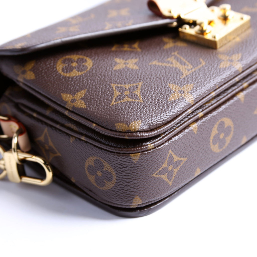 Pochette Metis East West Monogram