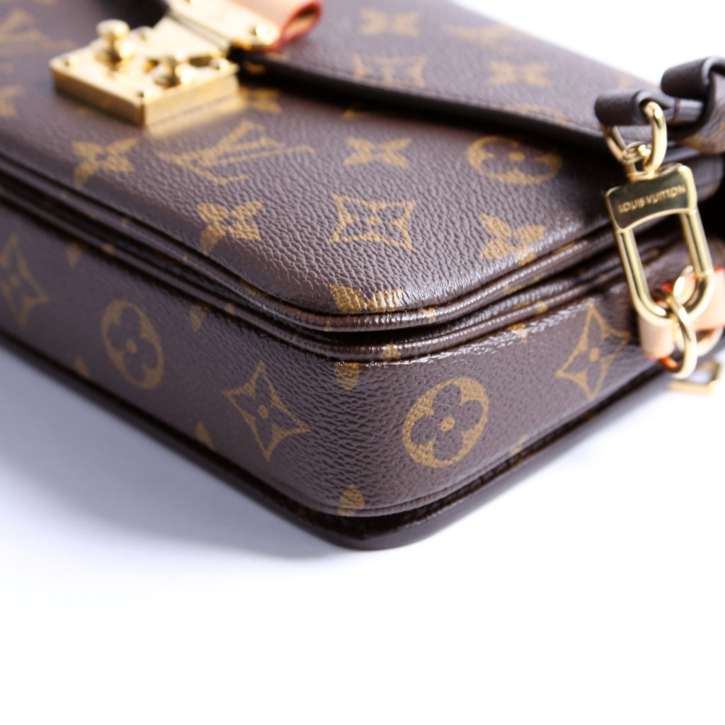 Pochette Metis East West Monogram