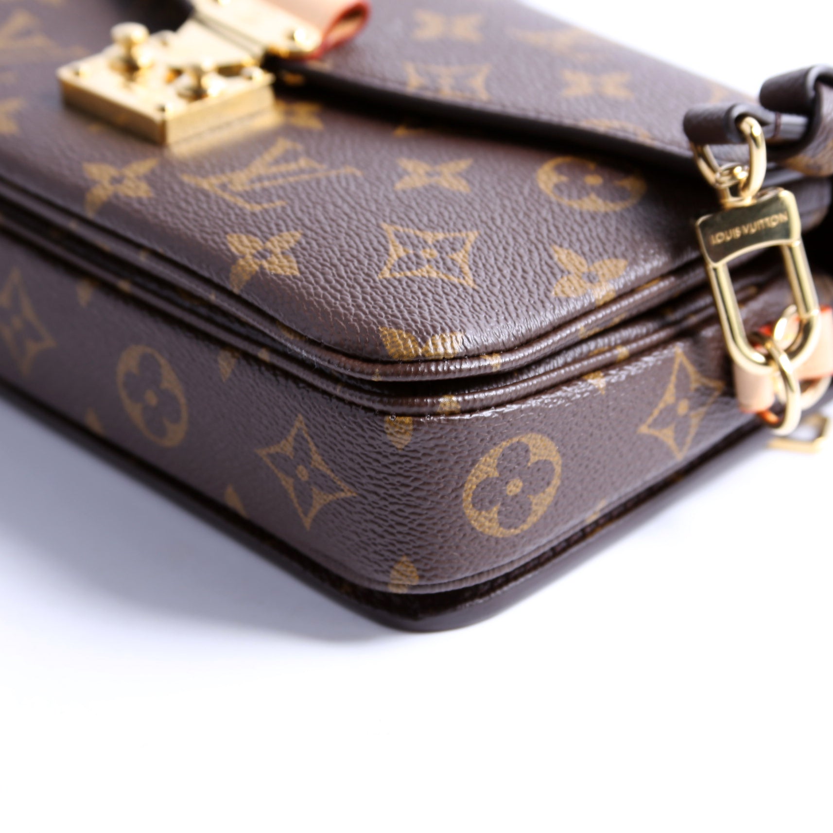 Pochette Metis East West Monogram