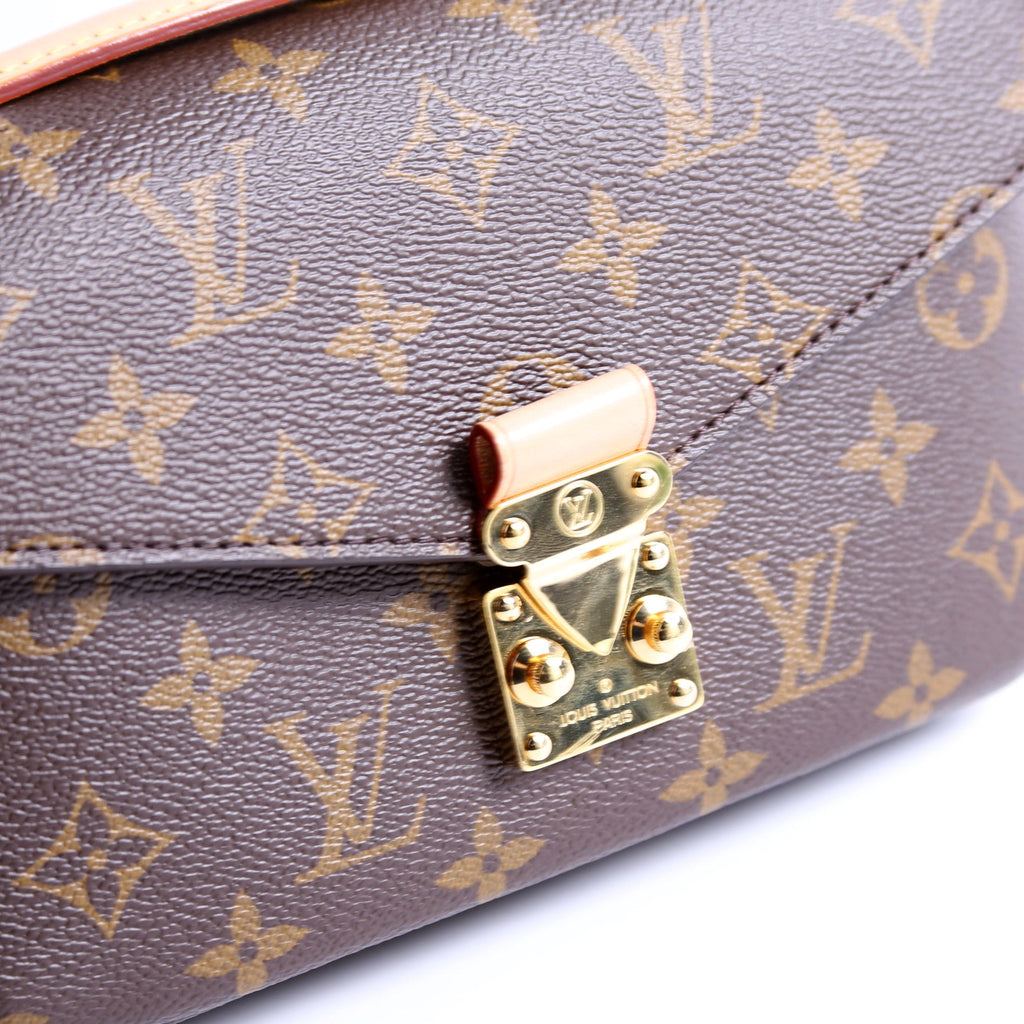 Pochette Metis East West Monogram